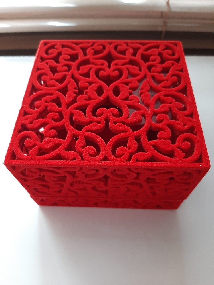 Фотография покупателя товара Футляр бархатный под 2 кольца «Кружево», 5,5×6×4,6 см, цвет красный - Фото 1