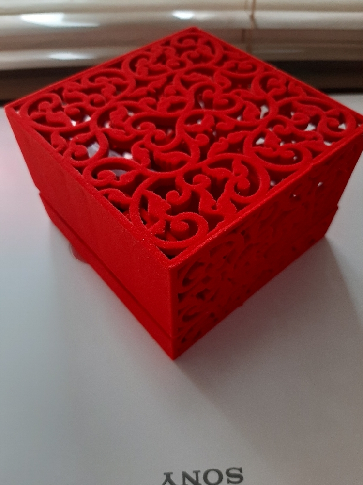 Фотография покупателя товара Футляр бархатный под браслет «Куб резной», 10×10×6,5, цвет красный, вставка красная - Фото 2