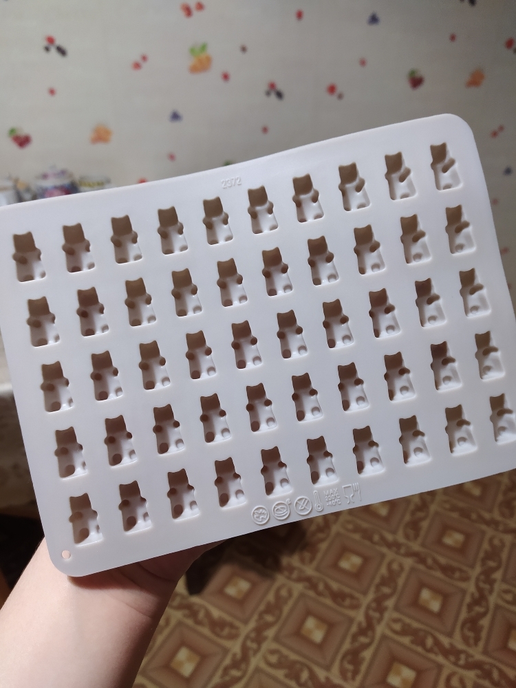 Фотография покупателя товара Форма для мармелада Доляна «Сладкие мишки», силикон, 18,8×13,8 см, 50 ячеек (1,8×1,1 см), цвет МИКС