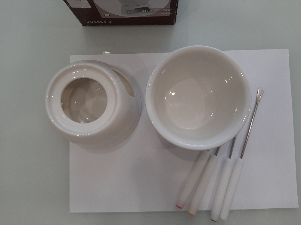 Фотография покупателя товара Набор керамический для фондю Доляна «Глянец», 6 предметов: чаша 400 мл, подставка, 4 шпажки, цвет белый