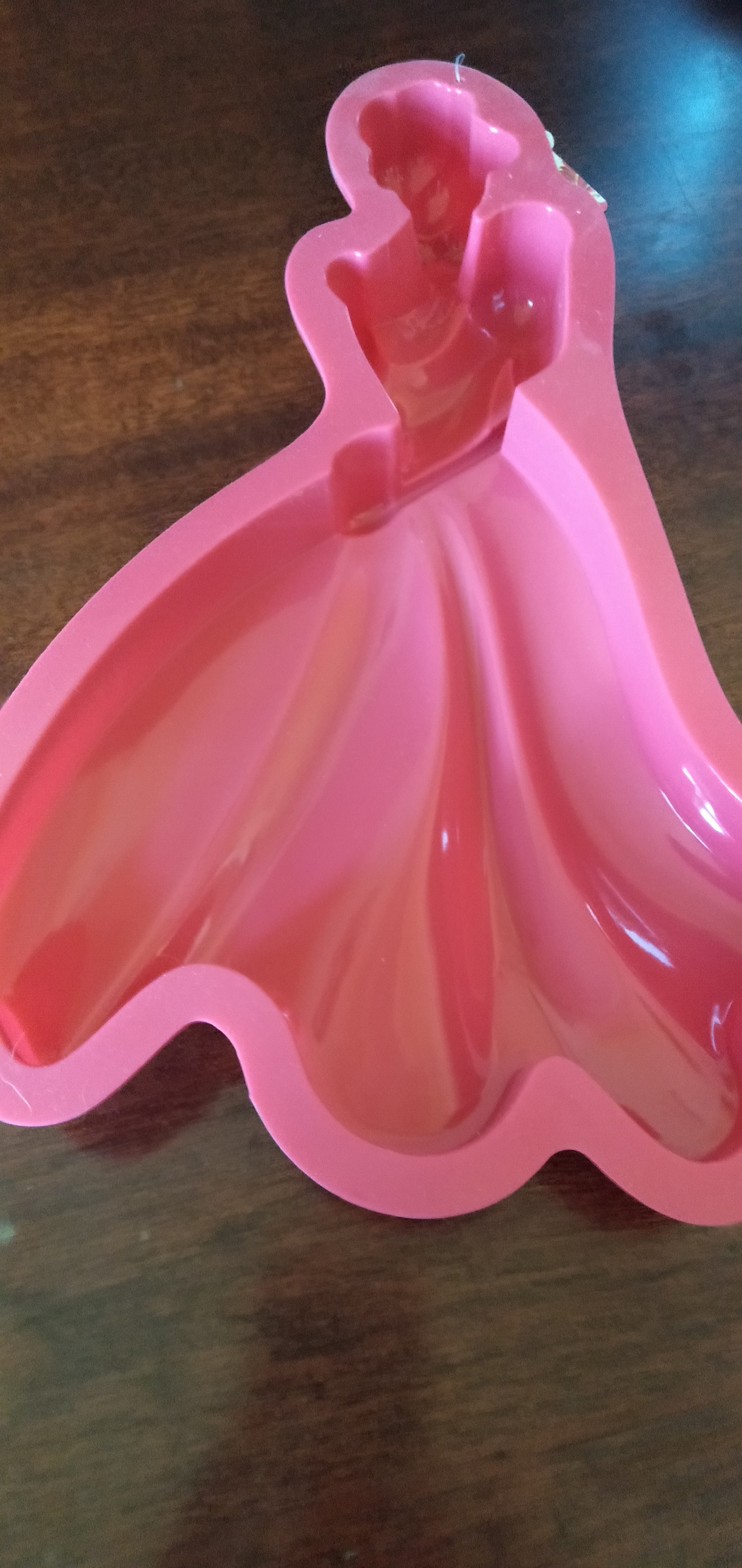 Фотография покупателя товара Форма силиконовая для выпечки Доляна «Принцесса», 33×24 см, цвет МИКС - Фото 2