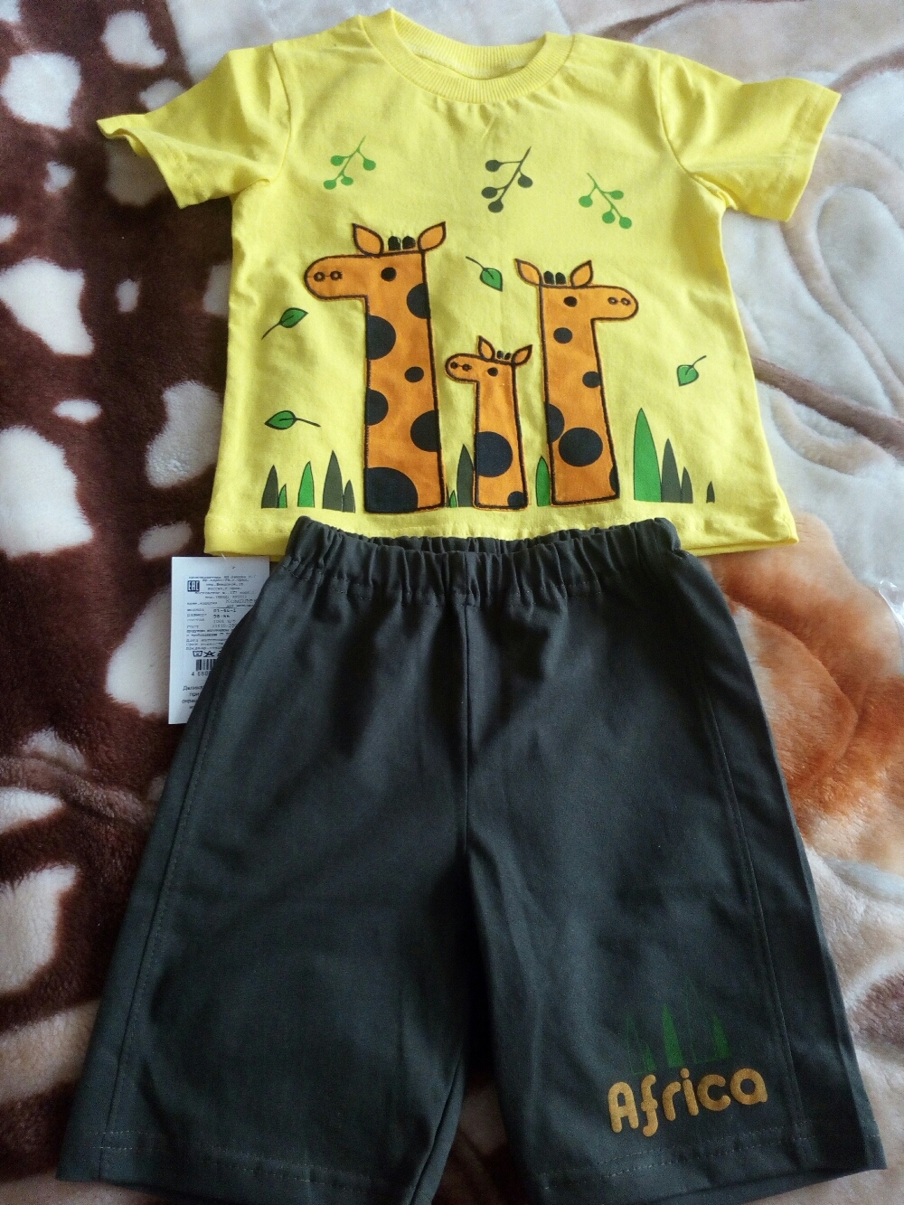 Фотография покупателя товара Комплект для мальчика (фуфайка, шорты), цвет жёлтый/хаки, рост 98 - Фото 2