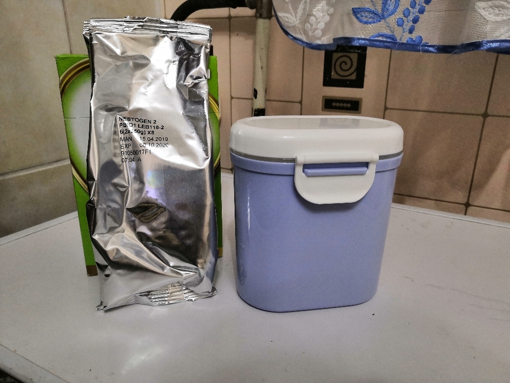 Фотография покупателя товара Контейнер для хранения детского питания, с ложкой, цвет МИКС