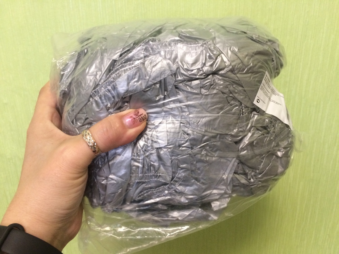 Фотография покупателя товара Бахилы "Сверхпрочные", с двойной резинкой, серебряные, 70 микрон, 7,0 грамм , 50 пар - Фото 4