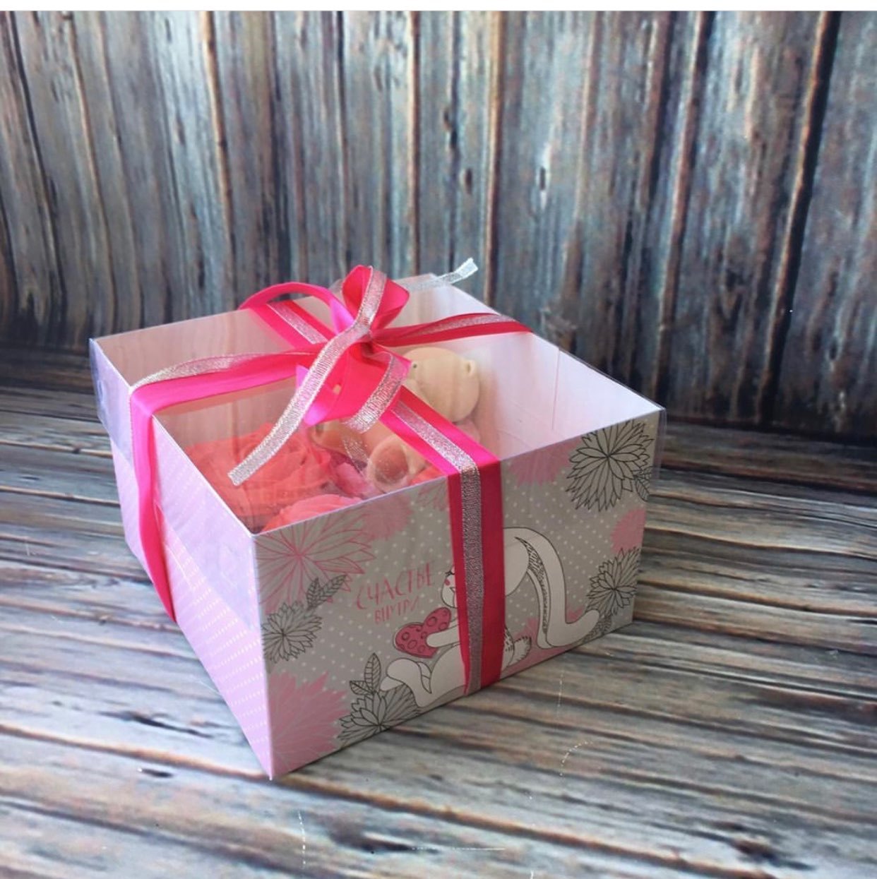 Фотография покупателя товара Коробка для капкейков, кондитерская упаковка, 4 ячейки «Счастье внутри», 16 х 16 х 10 см