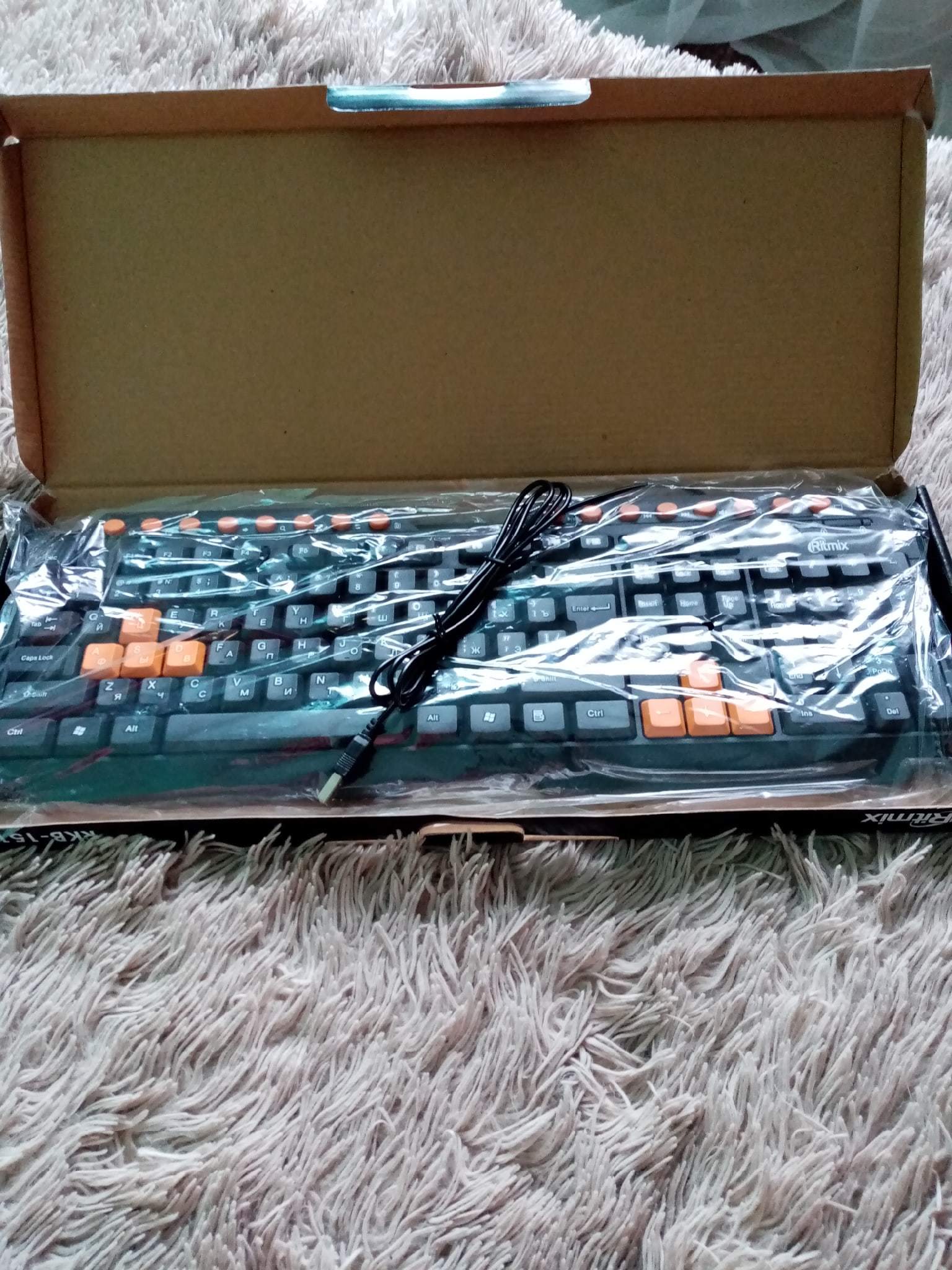 Фотография покупателя товара Клавиатура Ritmix RKB-151, игровая, проводная, мембранная, 104+16  клавиш, USB, чёрная - Фото 2