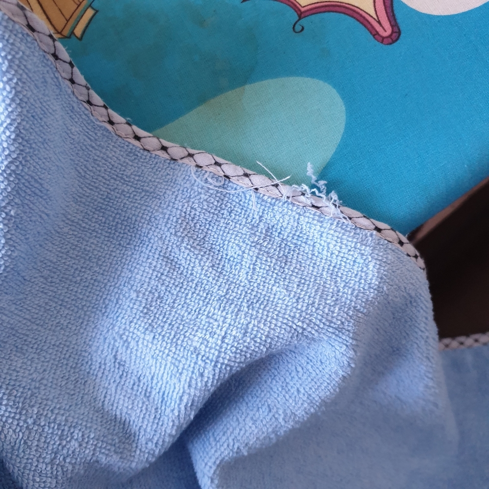Фотография покупателя товара Полотенце-уголок махровое с капюшоном "Мишутка", (голубое), 80х80 см, хл100, 400 г/м - Фото 2