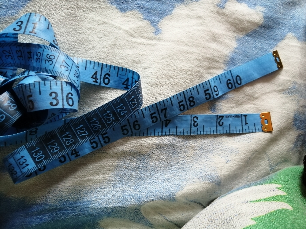Фотография покупателя товара Сантиметровая лента в футляре, 150 см, цвет МИКС - Фото 3