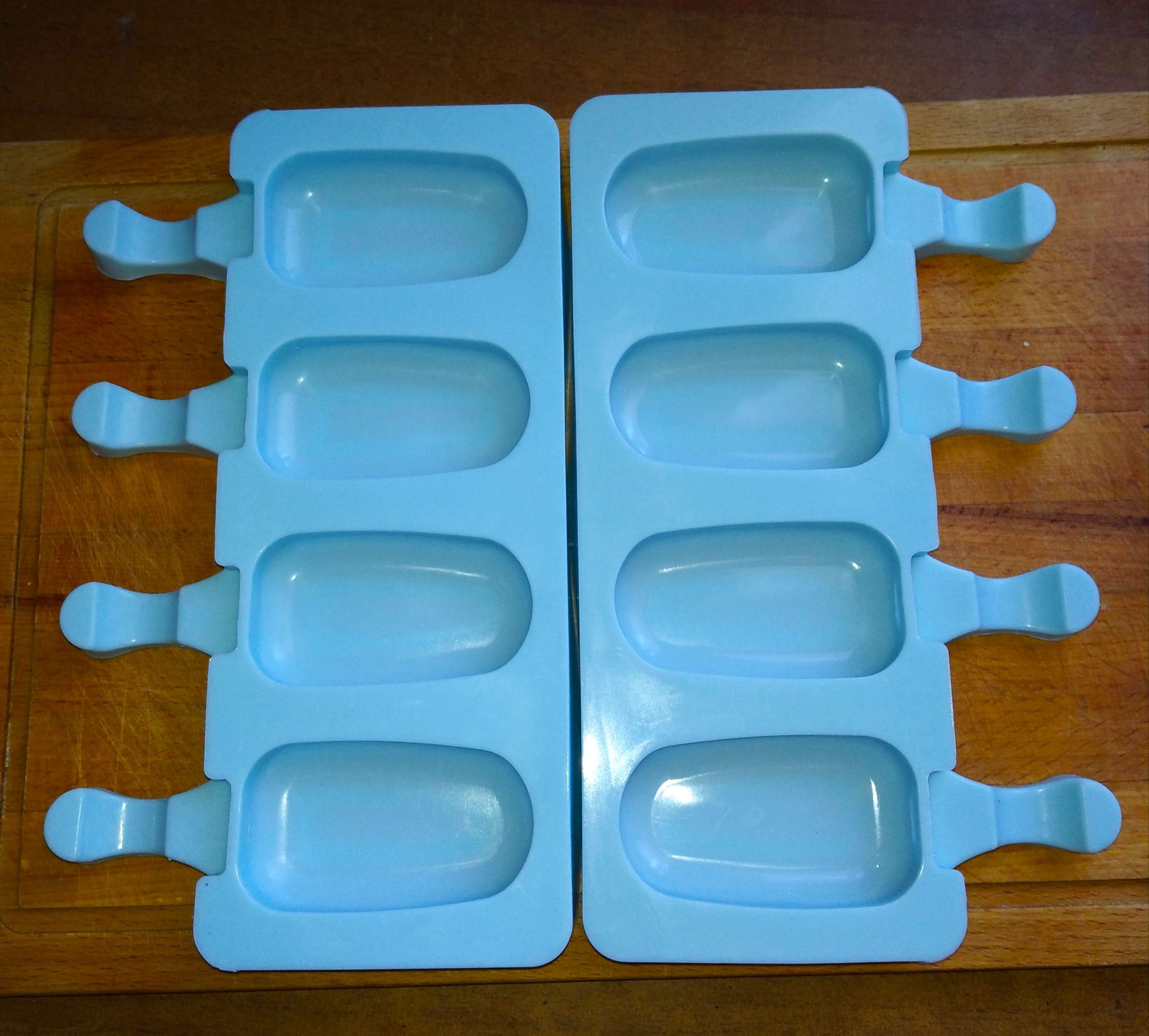Фотография покупателя товара Форма для мороженого Доляна «Эскимо малое», силикон, 21,5×12,5×2 см, 4 ячейки (6,9×3,8 см), цвет МИКС