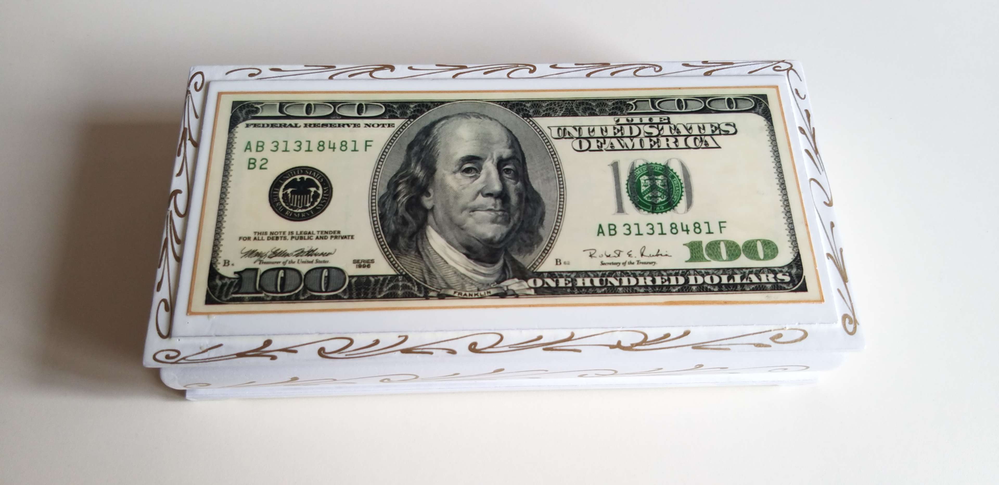 Фотография покупателя товара Шкатулка - купюрница «100$», белая, 8,5×17 см, лаковая миниатюра