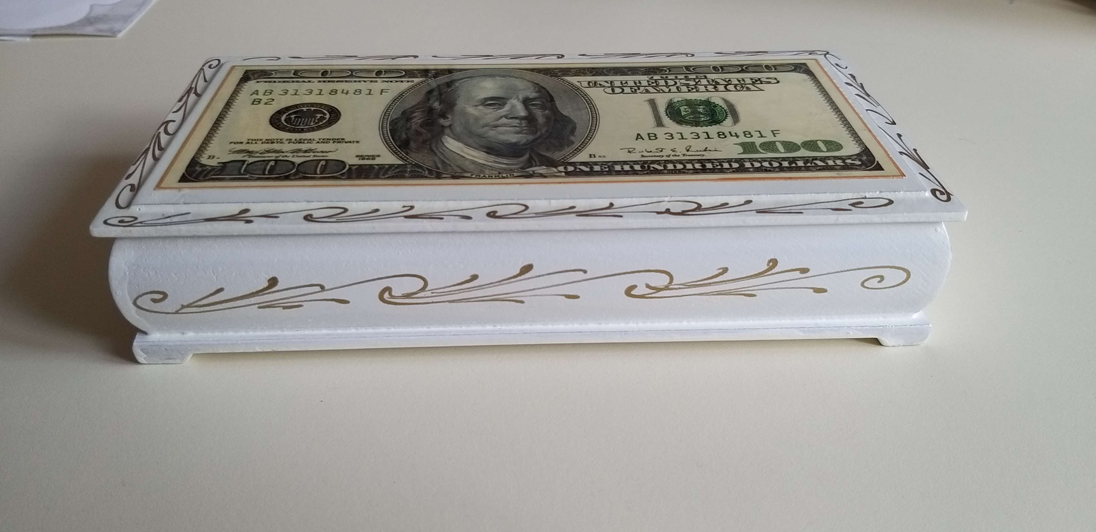 Фотография покупателя товара Шкатулка - купюрница «100$», белая, 8,5×17 см, лаковая миниатюра