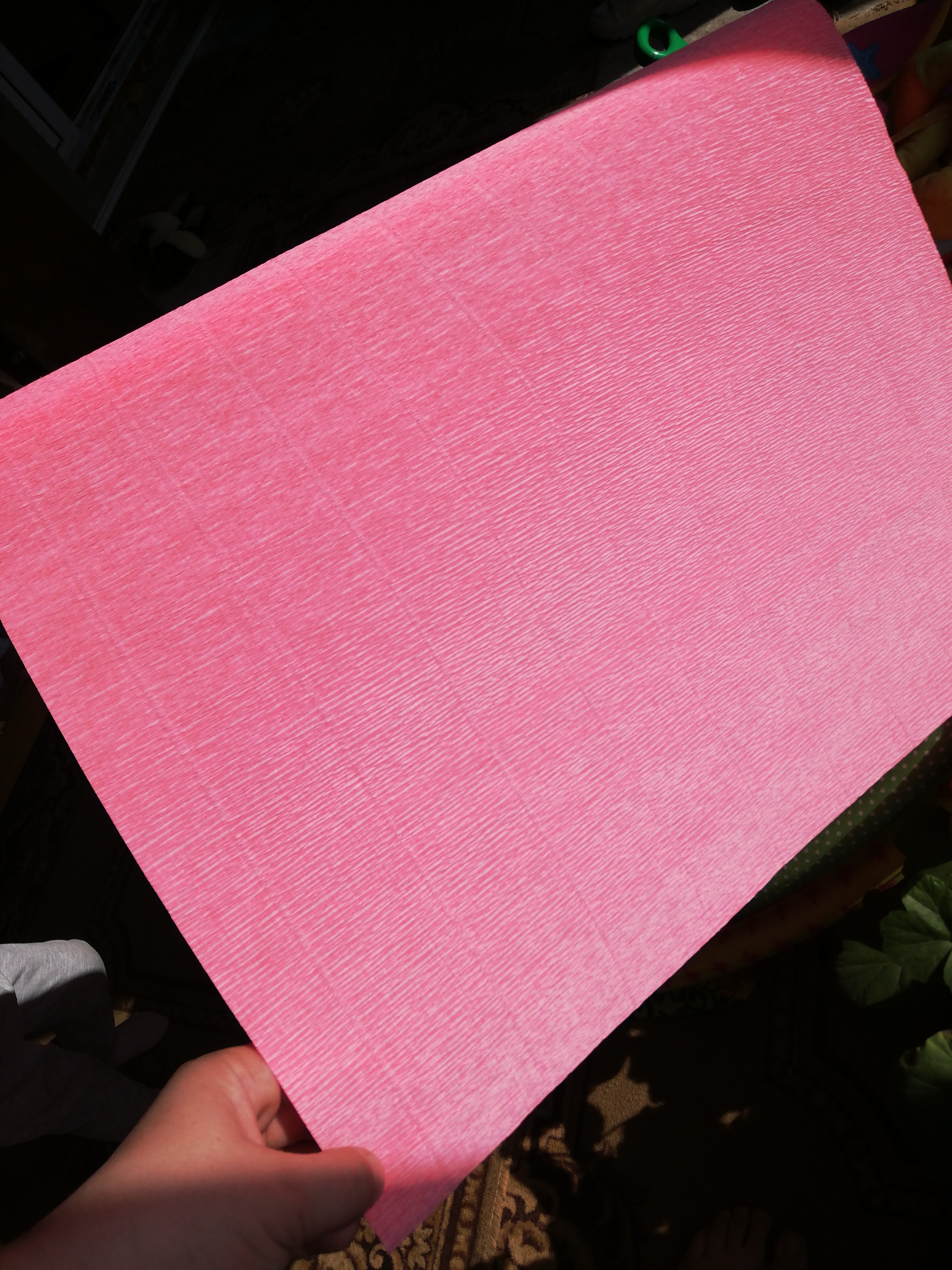 Фотография покупателя товара Бумага для упаковки и поделок, гофрированная, розовая, персиковая, однотонная, двусторонняя, рулон 1 шт., 0,5 х 2,5 м - Фото 2