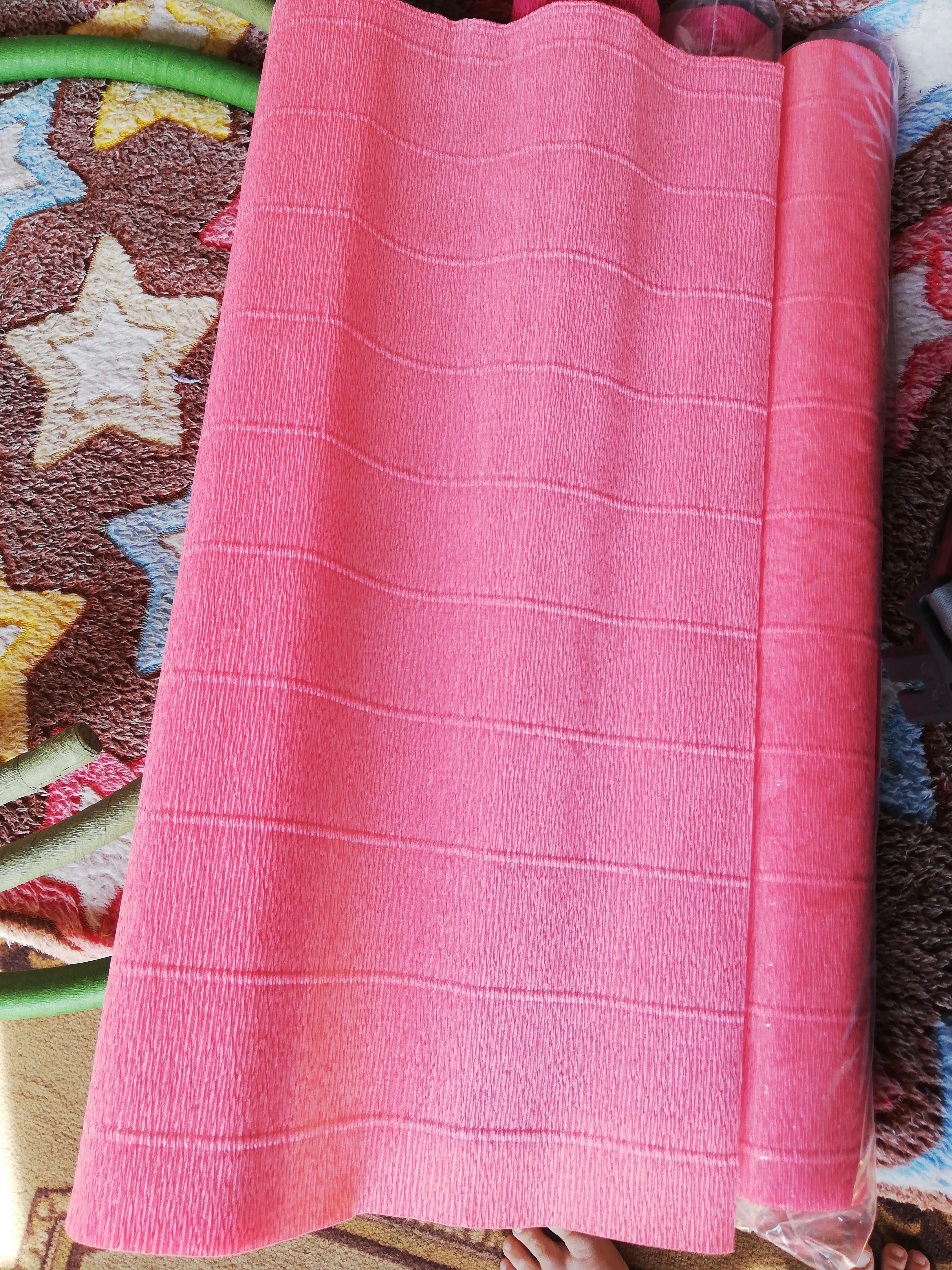 Фотография покупателя товара Бумага для упаковки и поделок, гофрированная, розовая, персиковая, однотонная, двусторонняя, рулон 1 шт., 0,5 х 2,5 м