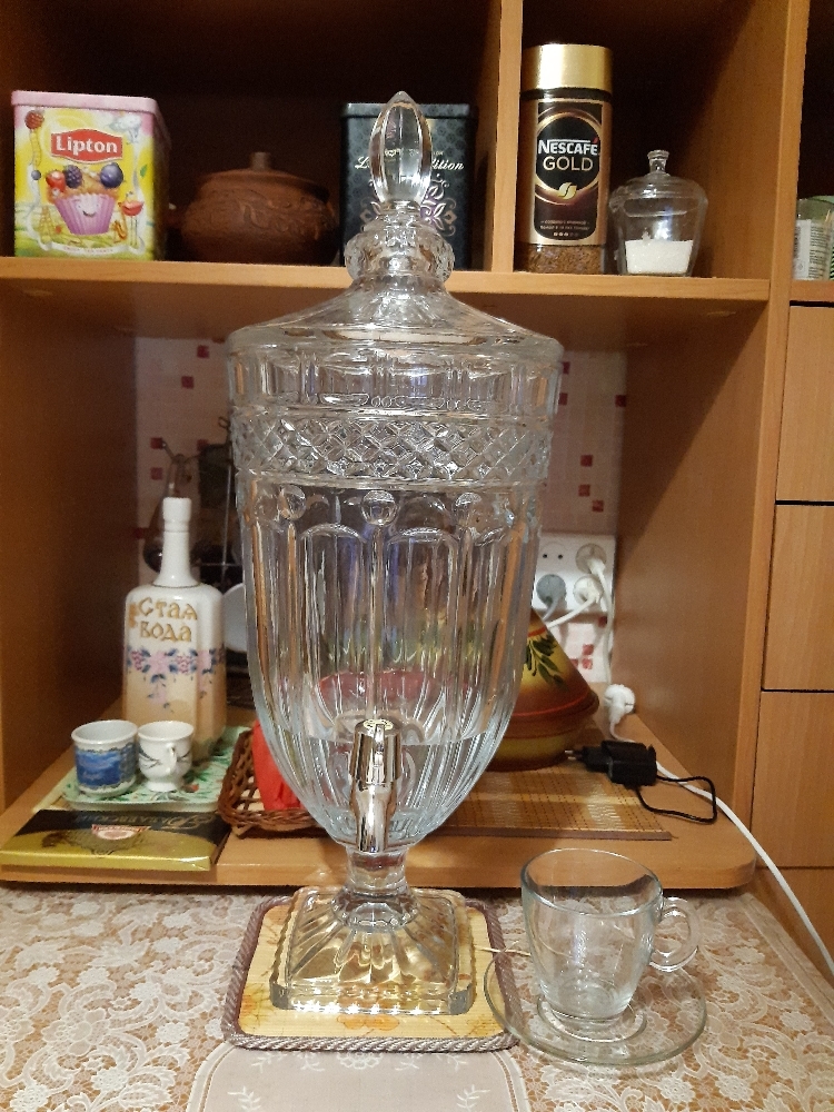 Фотография покупателя товара Диспенсер для напитков стеклянный Magistro «Изыск», 5 л, 26×20×54 см - Фото 3