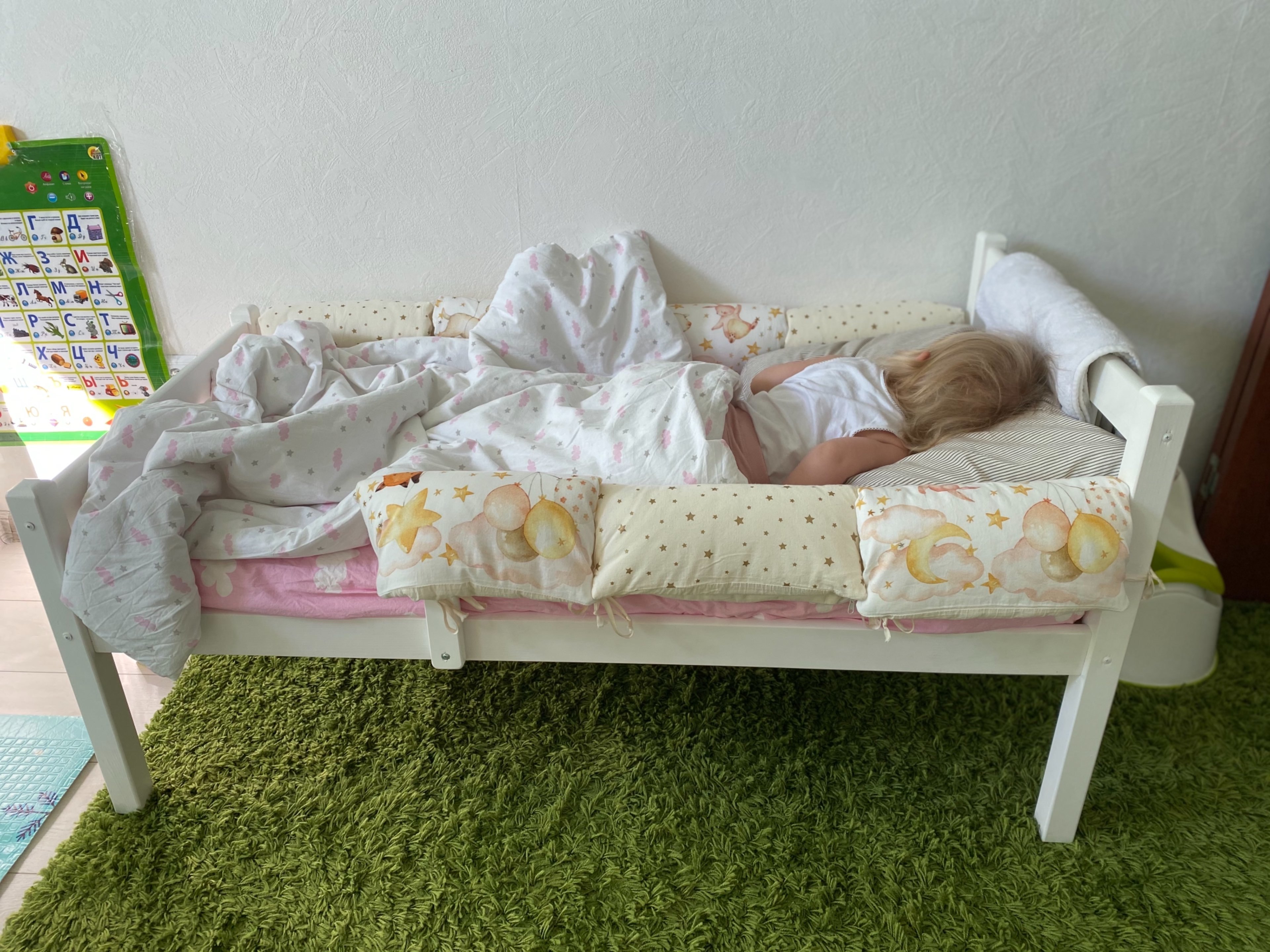 Фотография покупателя товара Детская кроватка «Малютка» из массива, с бортиком, цвет белый - Фото 1