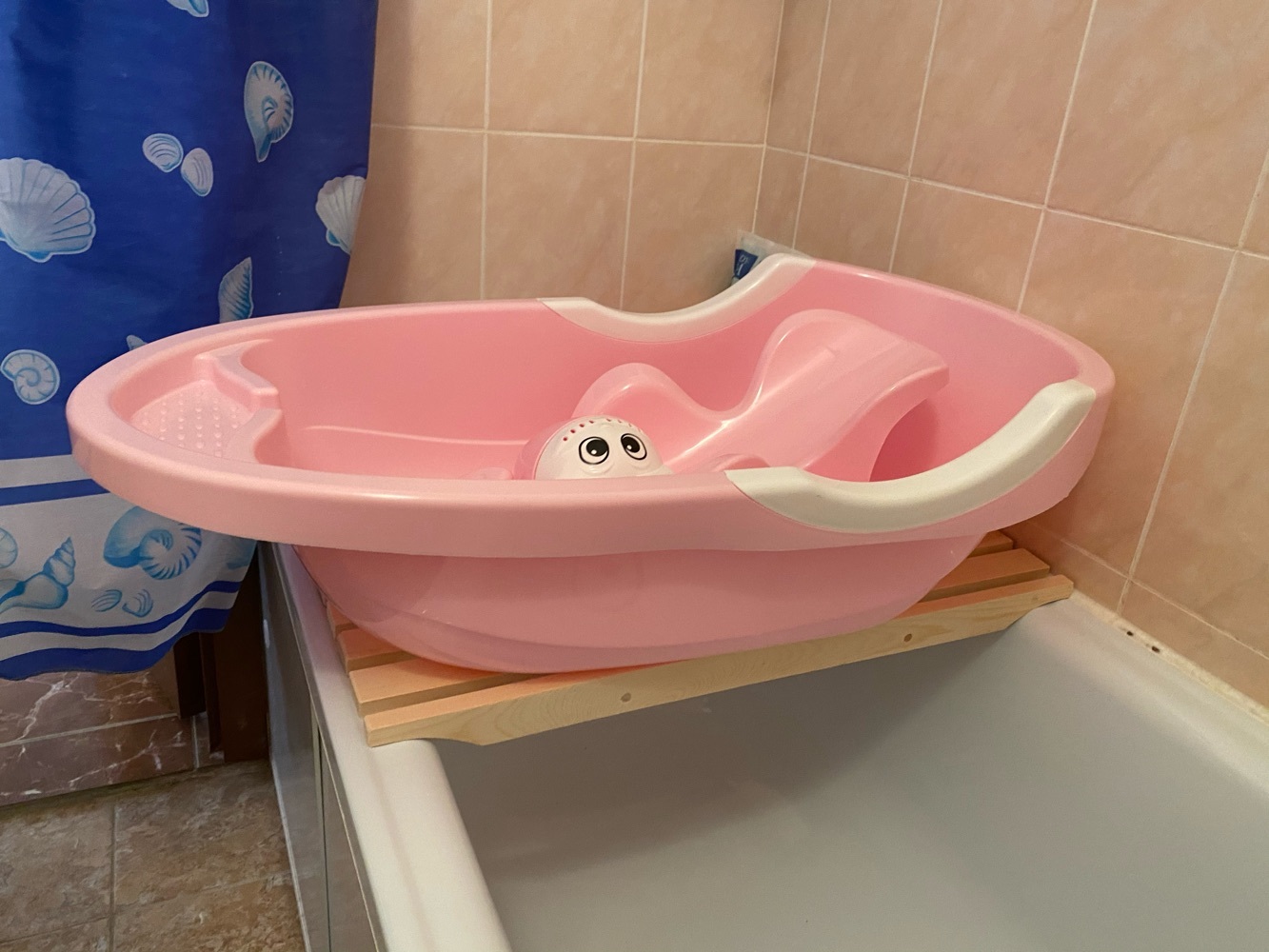 Фотография покупателя товара Сиденье в ванну, 68×31×4 cм, форма МИКС