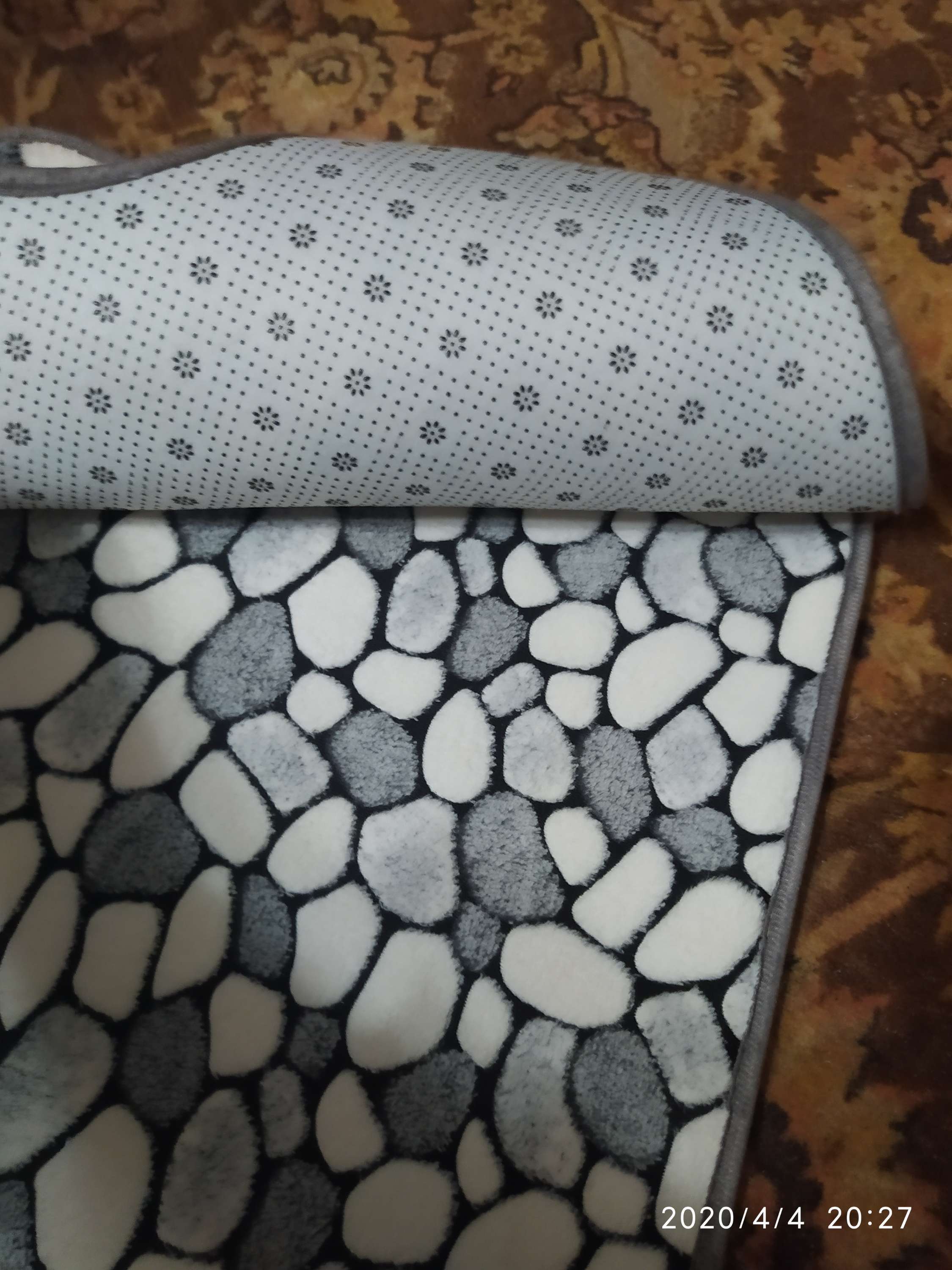 Фотография покупателя товара Набор ковриков для ванной и туалета Доляна «Галька», 2 шт, 40×49, 50×80 см - Фото 17