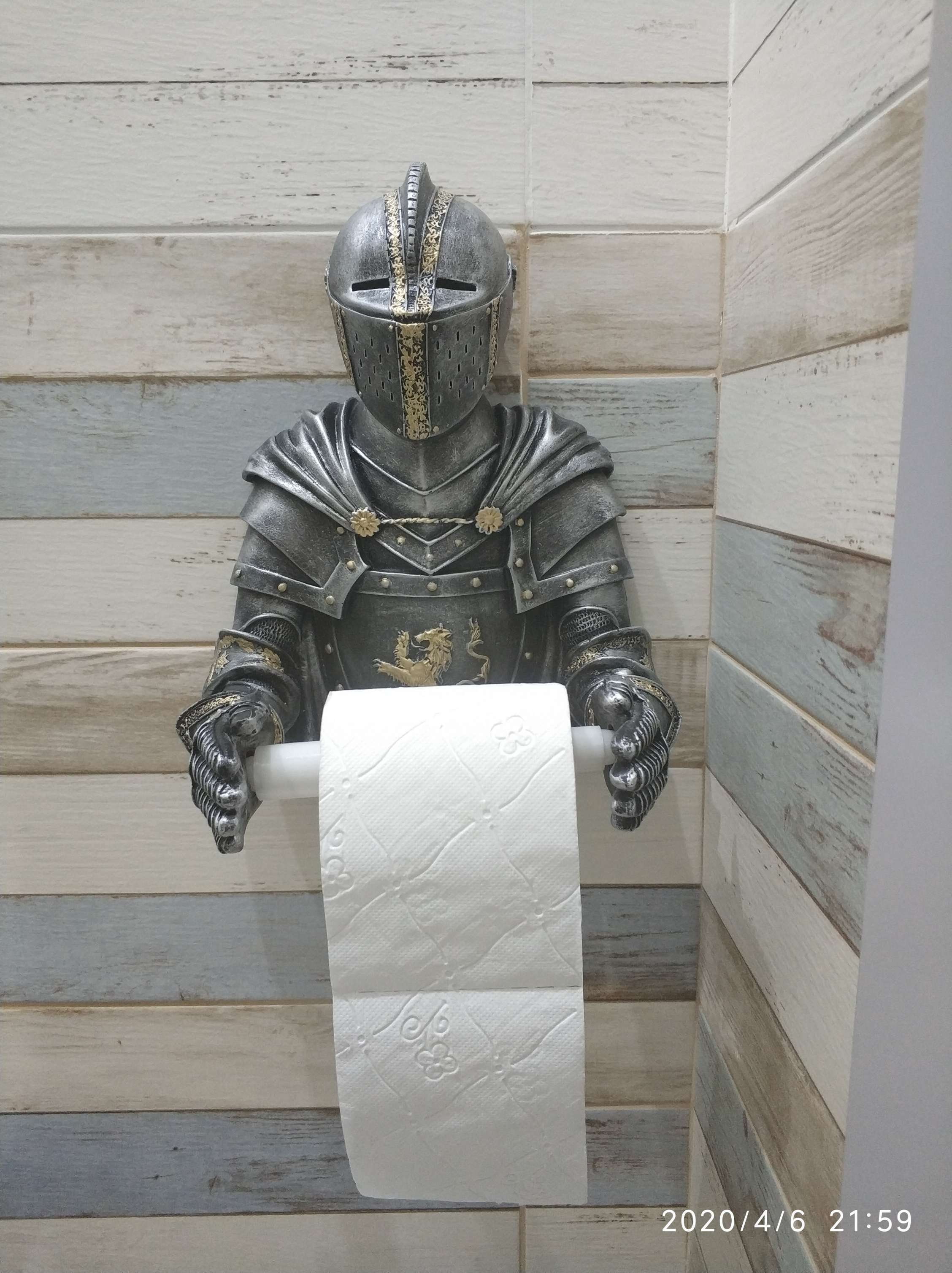 Фотография покупателя товара Держатель для туалетной бумаги "Рыцарь" бронза 16х22х31см - Фото 9