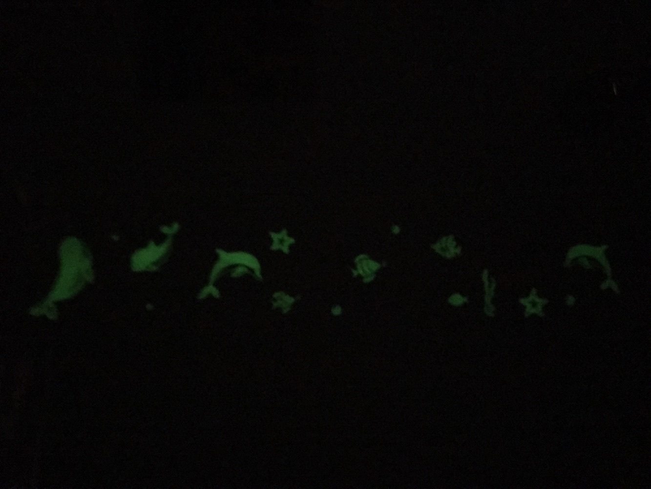 Фотография покупателя товара Наклейка интерьерная светится в темноте «Жираф», 29.7 × 42 см - Фото 4