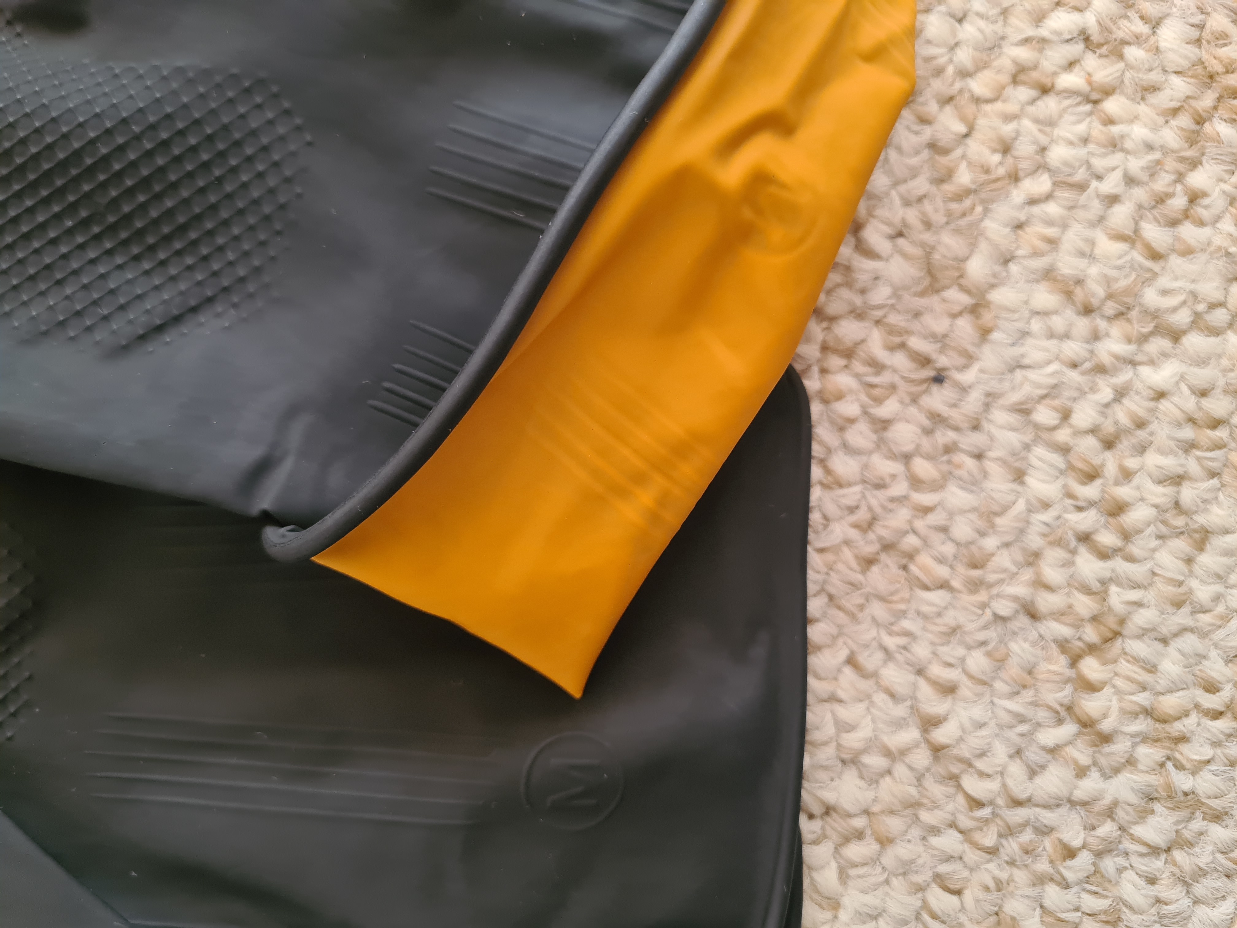 Фотография покупателя товара Перчатки хозяйственные латексные Доляна, размер M, защитные, химически стойкие, 55 гр, цвет чёрный