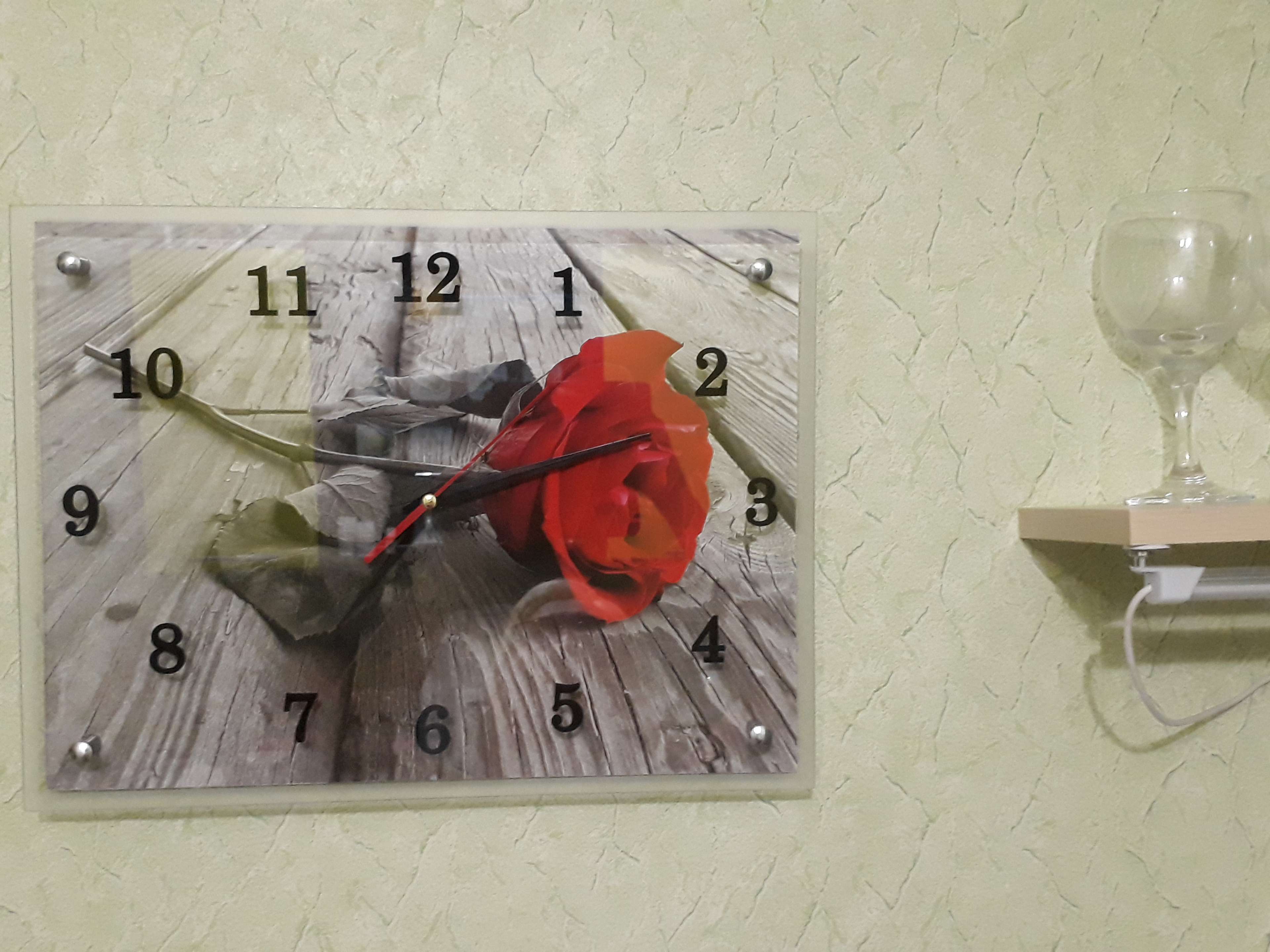 Фотография покупателя товара Часы настенные, серия: Цветы, "Красная роза", 30х40  см