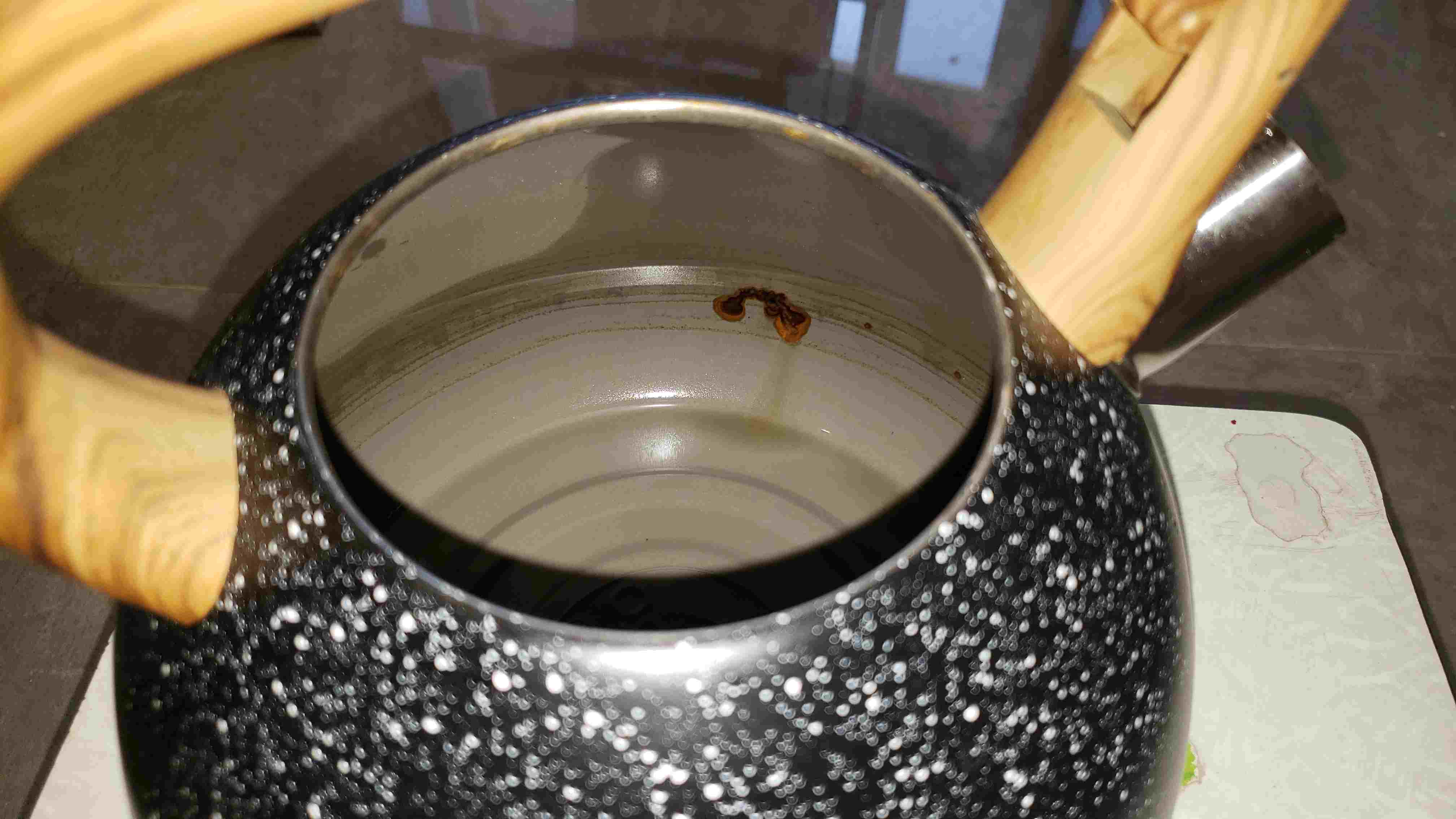 Фотография покупателя товара Чайник со свистком из нержавеющей стали Magistro Stone, 2,7 л, ручка soft-touch, индукция, цвет чёрный