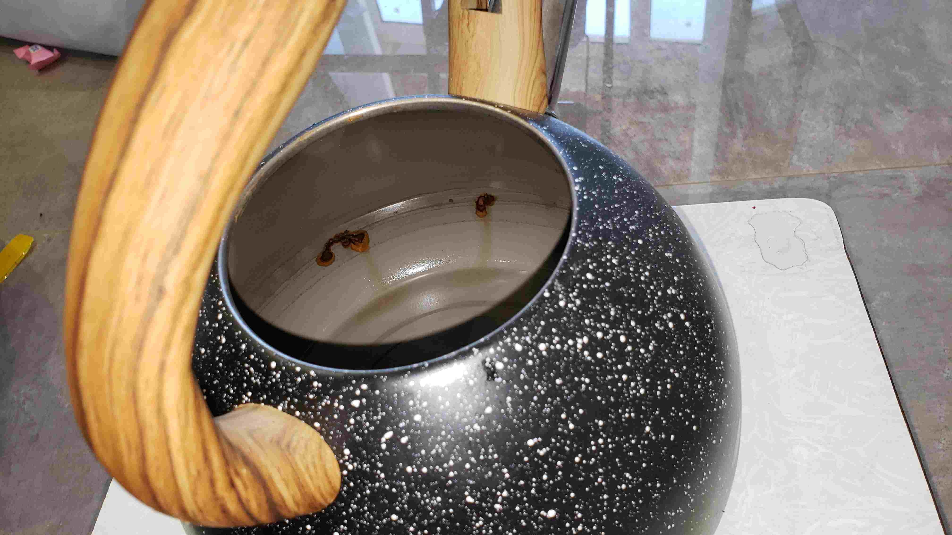 Фотография покупателя товара Чайник со свистком из нержавеющей стали Magistro Stone, 2,7 л, ручка soft-touch, индукция, цвет чёрный - Фото 10