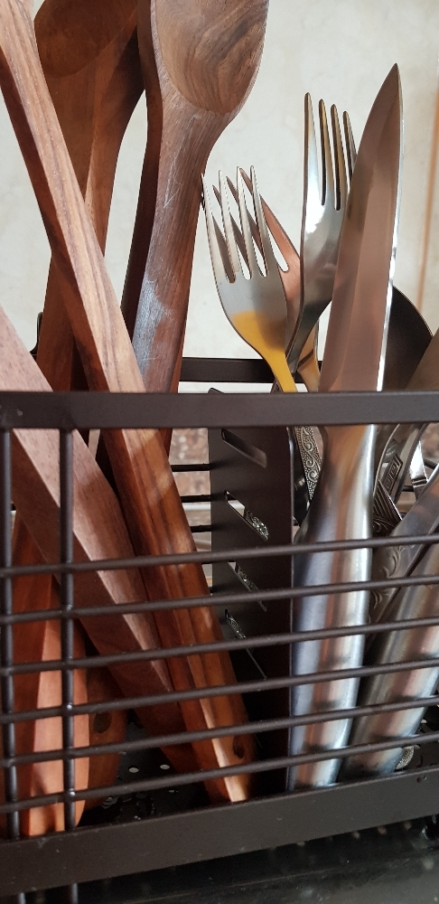 Фотография покупателя товара Сушилка для столовых приборов подвесная Доляна, 13×10×14 см, цвет коричневый - Фото 2
