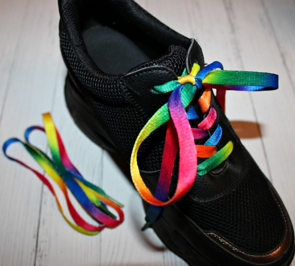 Фотография покупателя товара Шнурки для обуви, пара, плоские, 8 мм, 110 см, цвет «радужный» - Фото 2