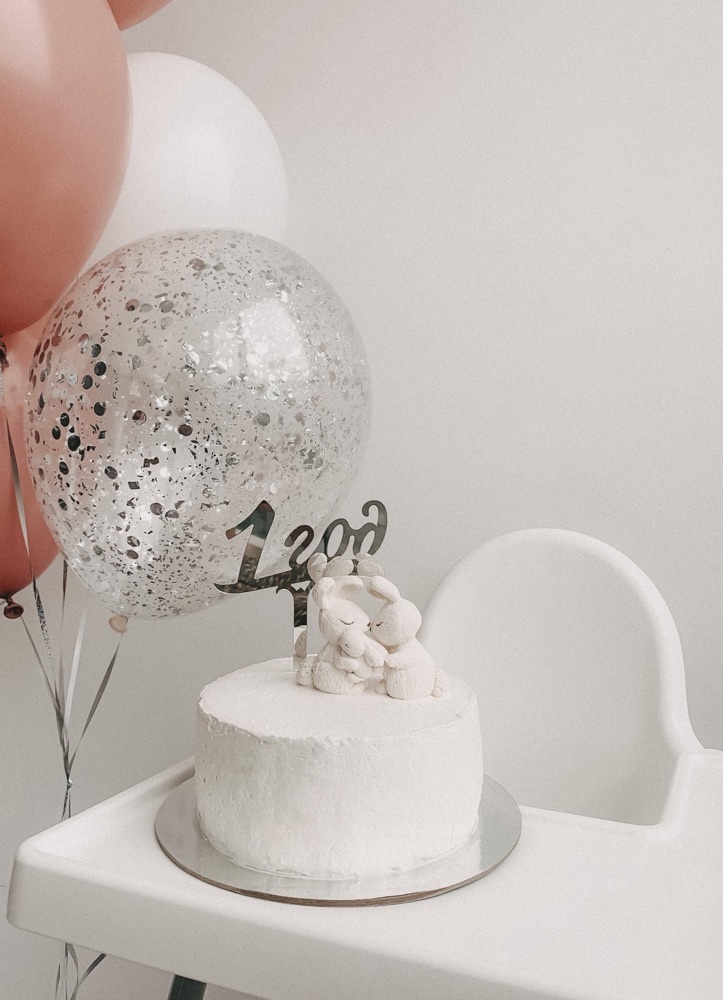 Фотография покупателя товара Топпер в торт «1 год», акрил, цвет серебряный - Фото 2