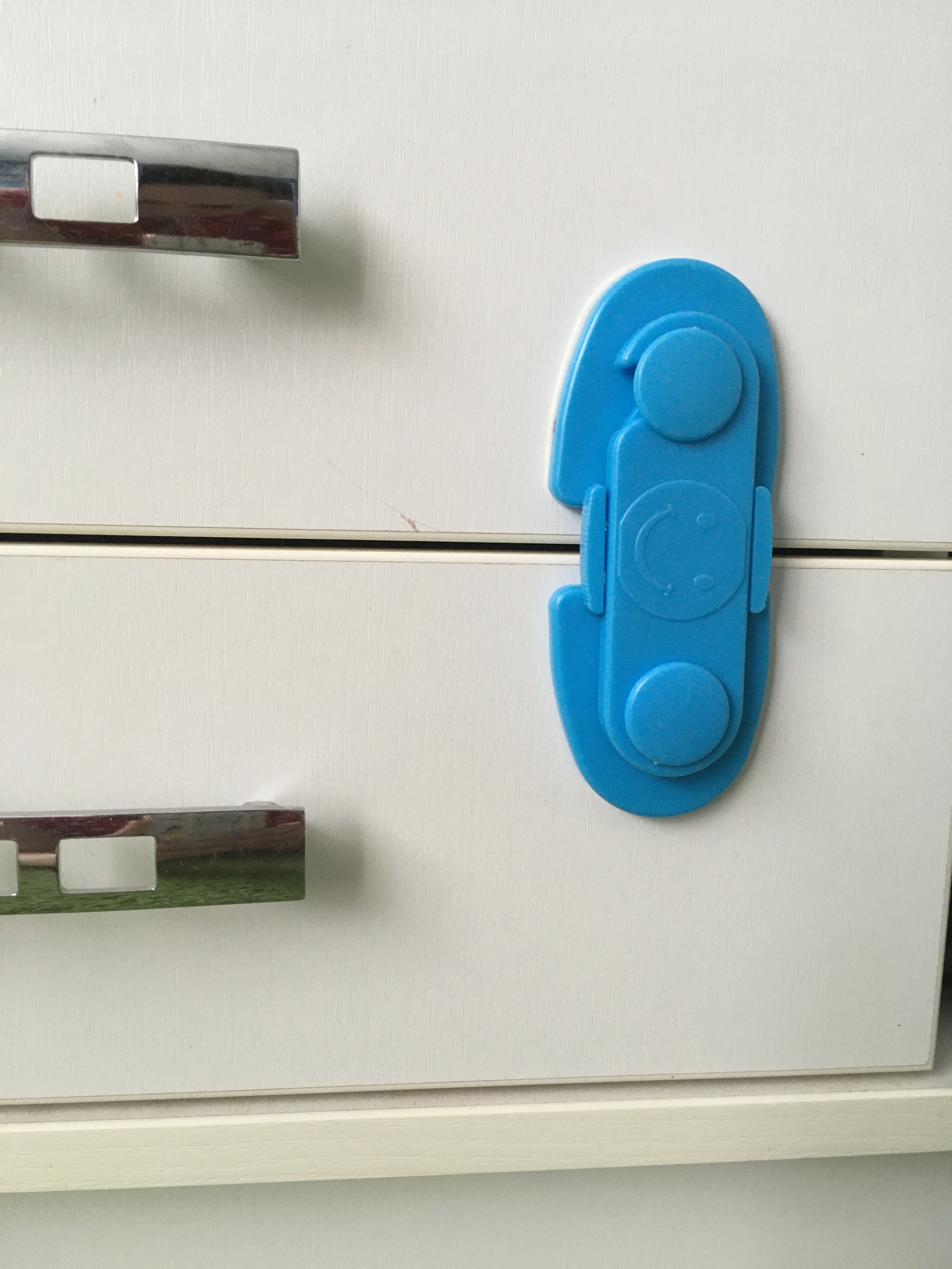 Фотография покупателя товара Блокиратор для дверей шкафов, цвет голубой - Фото 4