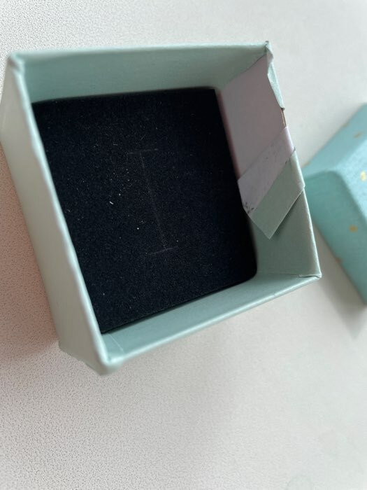 Фотография покупателя товара Коробочка подарочная под кольцо «Крапинки»,5×5 (размер полезной части 4,5×4,5 см), цвет МИКС - Фото 2