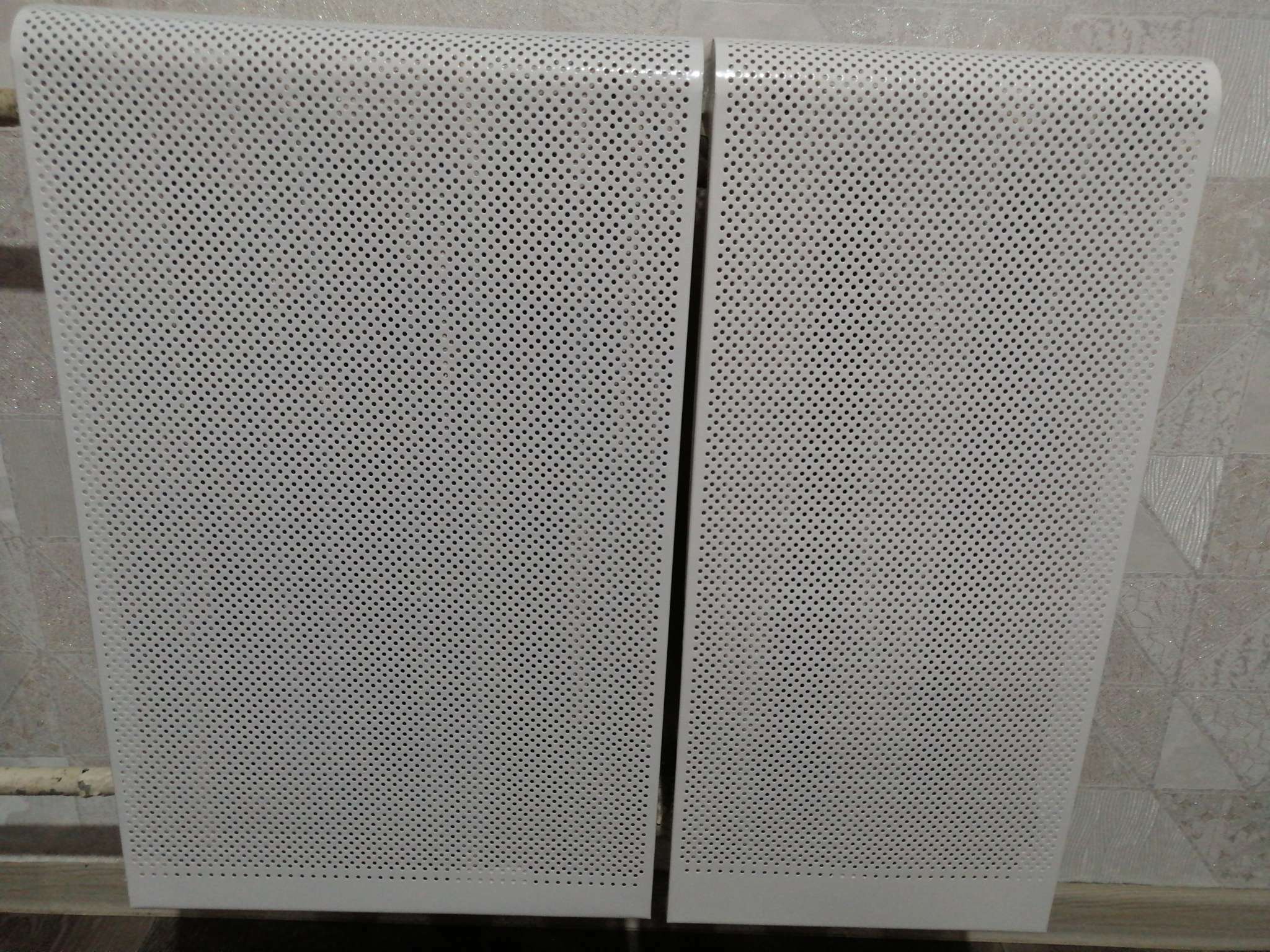 Фотография покупателя товара Экран на чугунный радиатор ZEIN Гольф, 595х290 мм, 3 секции, металлический, перфорированный - Фото 2