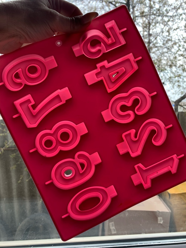Фотография покупателя товара Форма для выпечки Доляна «Цифры», силикон, 26×21 см, 10 ячеек (7×4 см), цвет МИКС - Фото 16