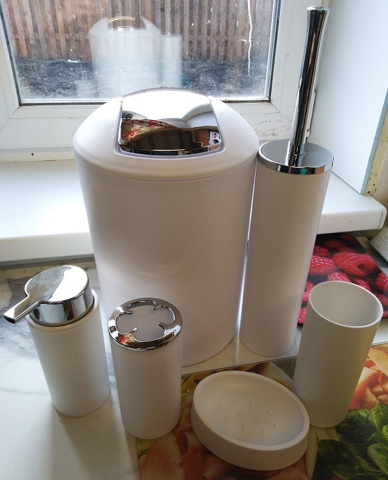 Фотография покупателя товара Набор аксессуаров для ванной комнаты SAVANNA «Сильва», 6 предметов (дозатор, мыльница, 2 стакана, ёршик, ведро), цвет белый - Фото 1