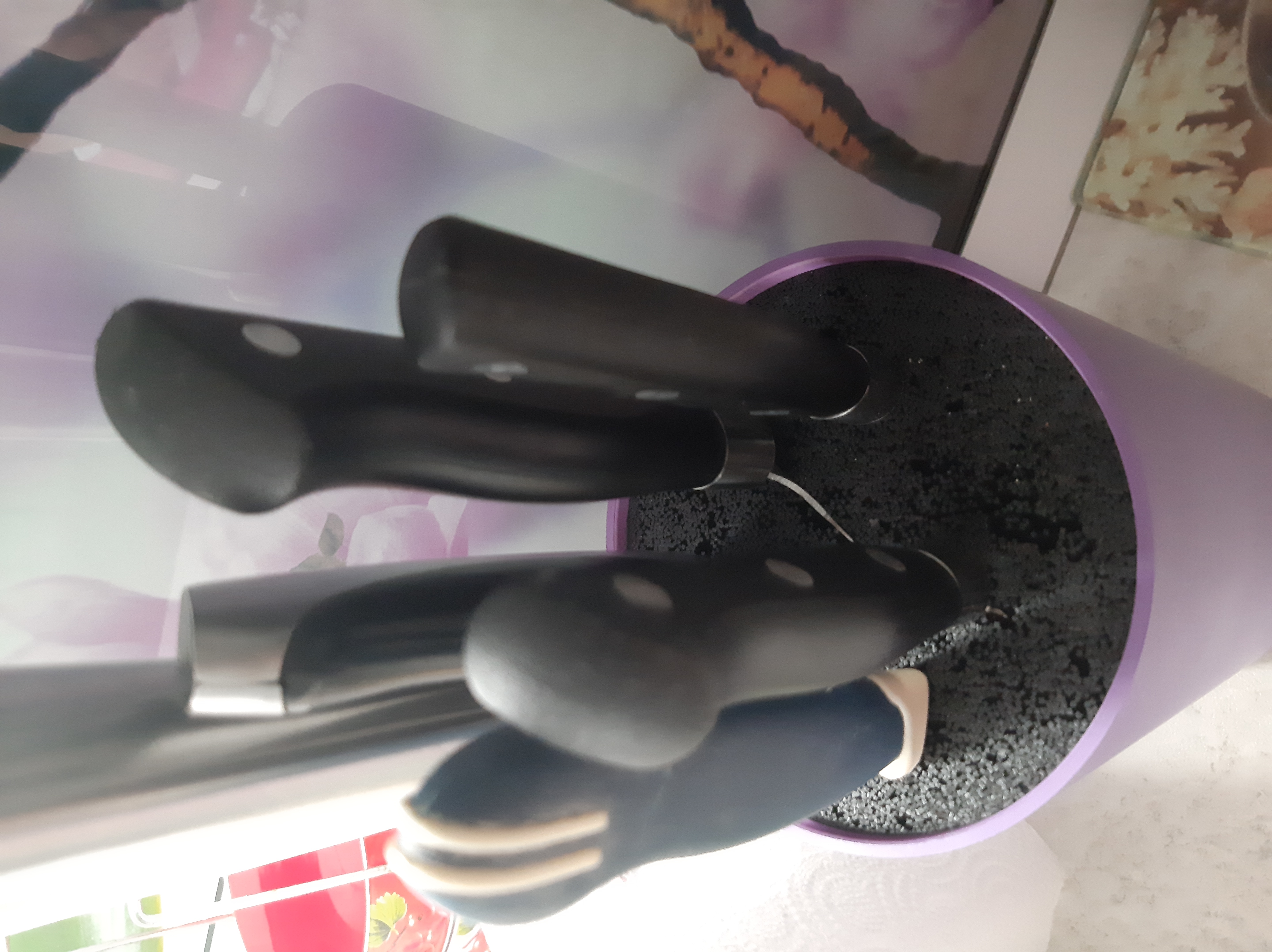 Фотография покупателя товара Подставка для ножей с наполнителем Доляна «Нео», 22×11 см, покрытие soft-touch, цвет фиолетовый - Фото 2