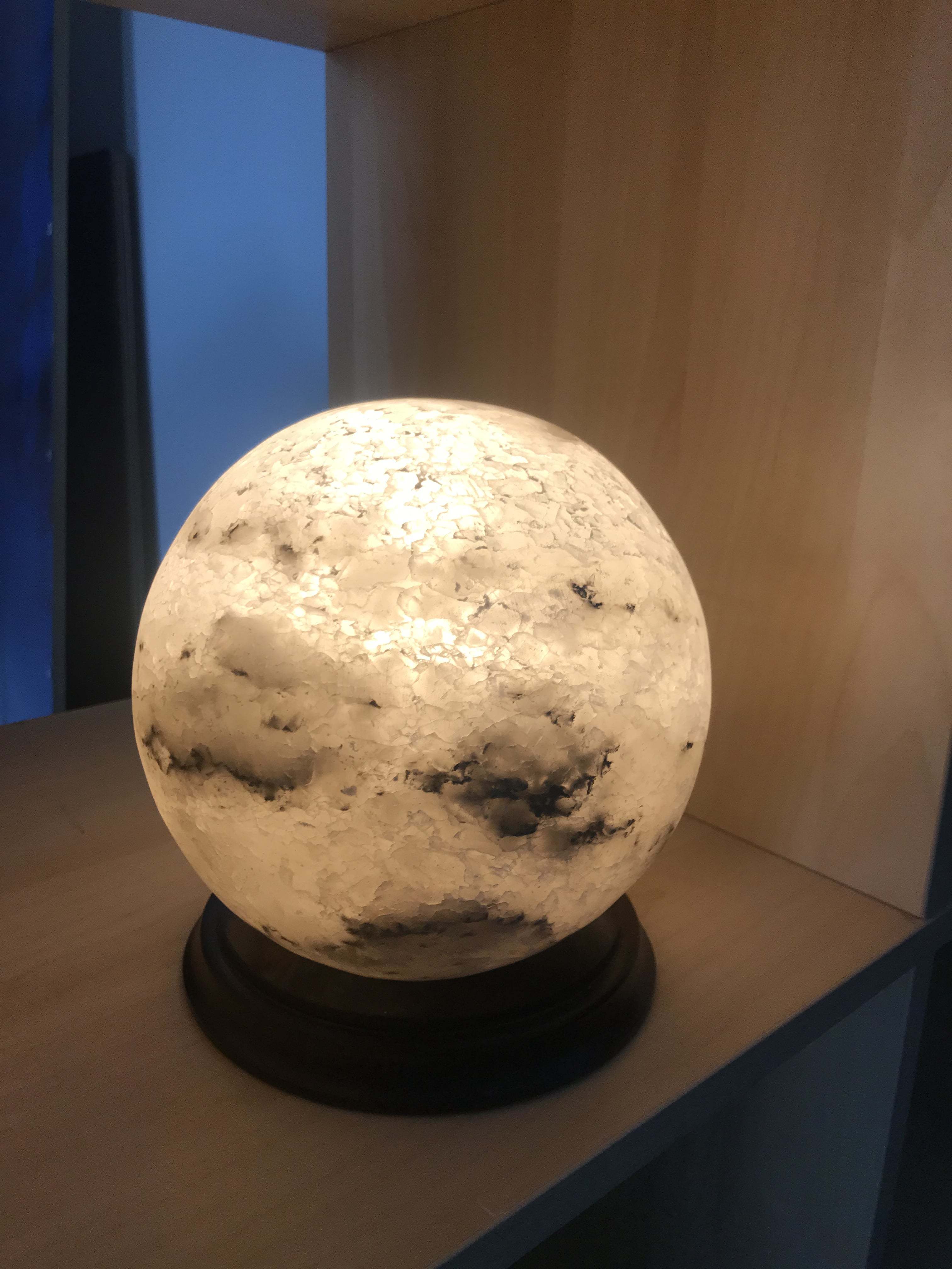 Фотография покупателя товара Соляная лампа "Шар большой", цельный кристалл, 19 см, 6-7 кг