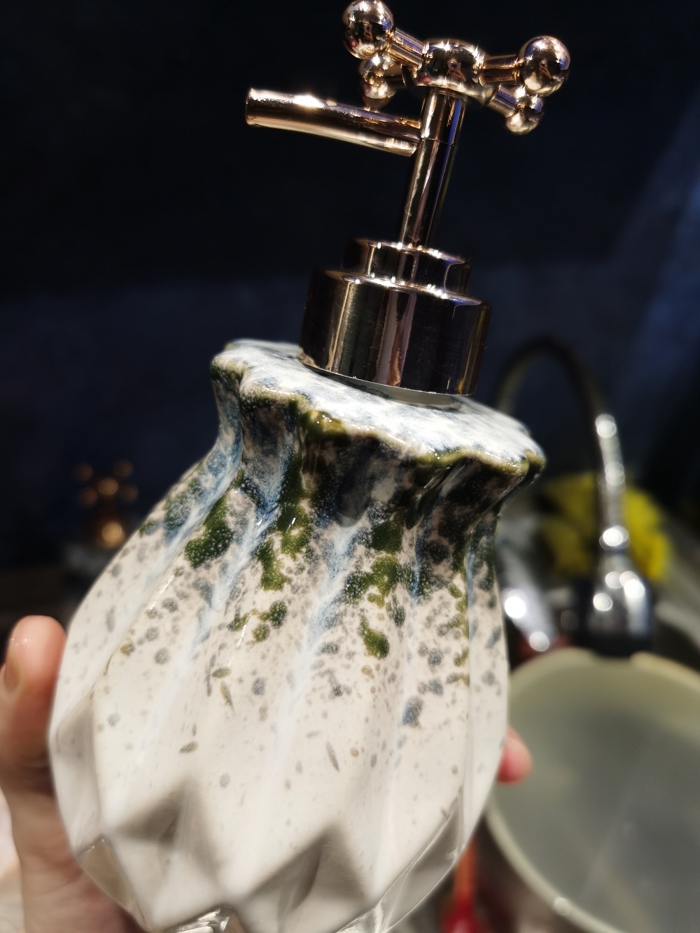 Фотография покупателя товара Дозатор для жидкого мыла Доляна«Лолита», 300 мл, цвет серый - Фото 5