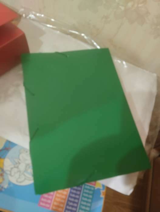 Фотография покупателя товара Папка-короб на резинке А4, 700 мкм, Calligrata, корешок 40 мм, до 300 листов, зелёная