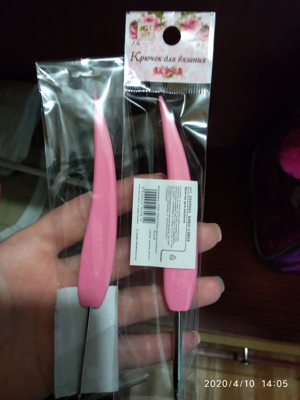 Фотография покупателя товара Крючок для вязания, d = 2 мм, 14 см, цвет розовый - Фото 3