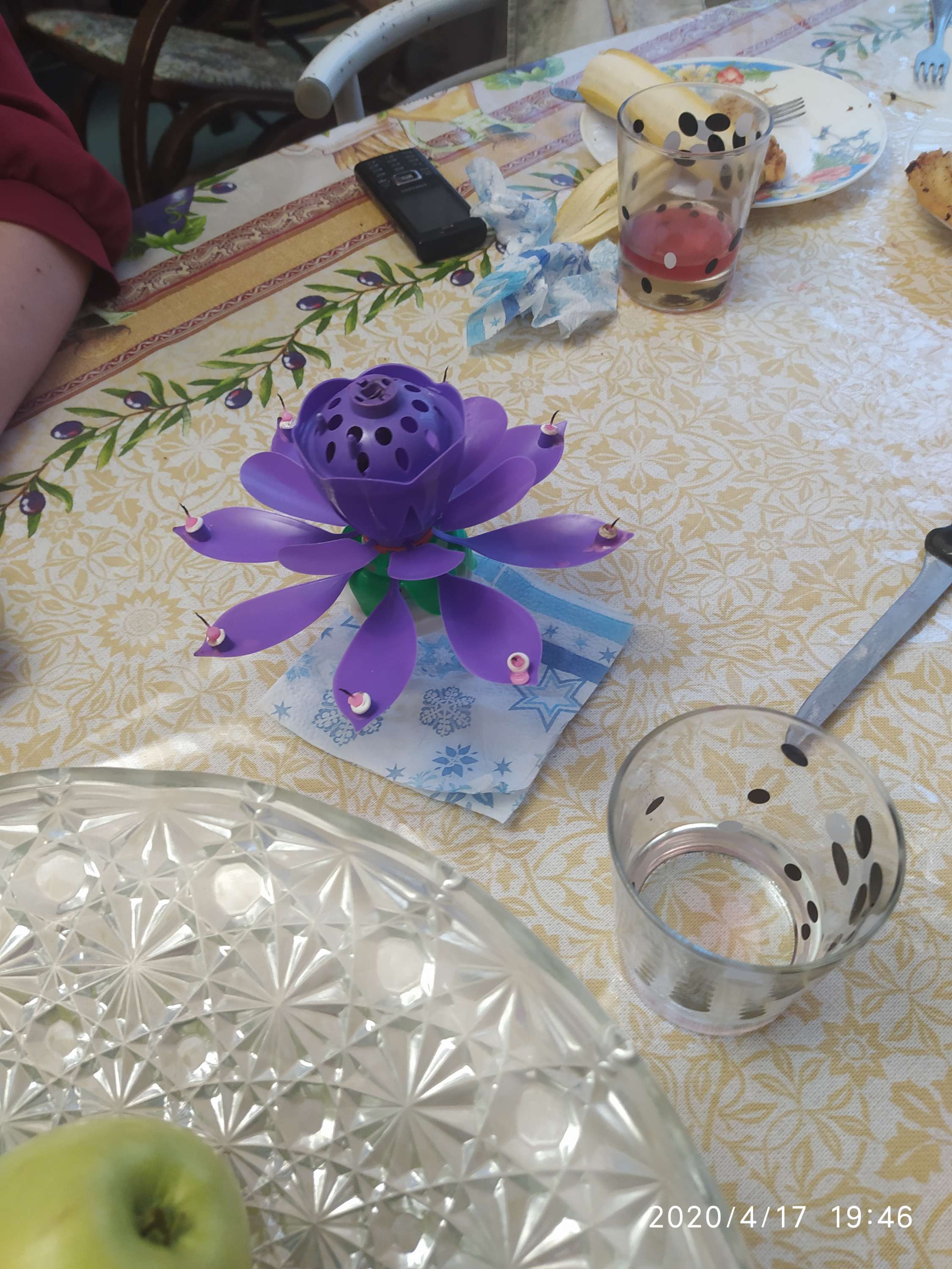Фотография покупателя товара Свеча для торта музыкальная "Тюльпан", крутящаяся, фиолетовая, 14,5×6 см - Фото 6