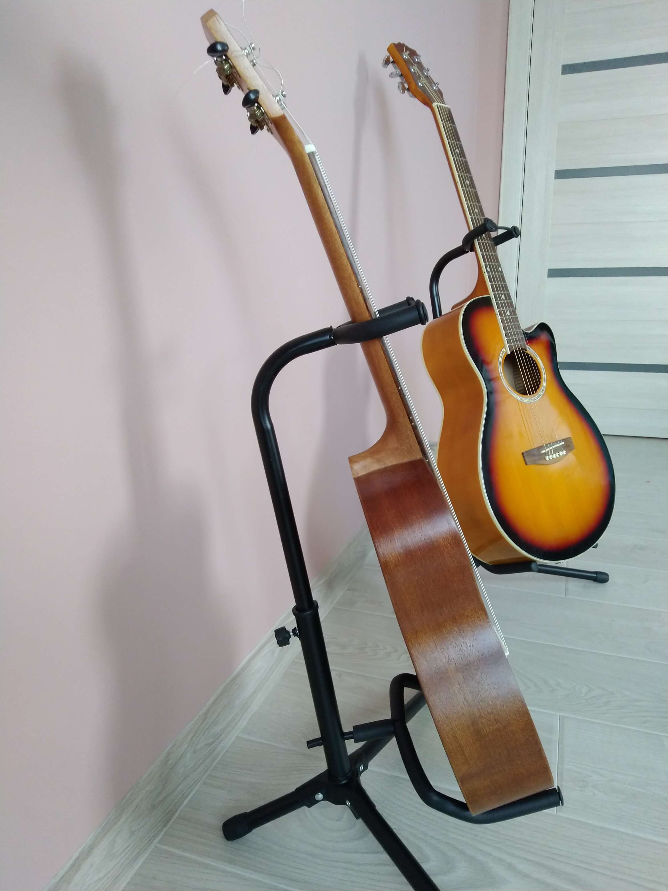 Фотография покупателя товара Стойка гитарная ARTINY JYC-J-L1 с держателем грифа и фиксатором грифа - Фото 2