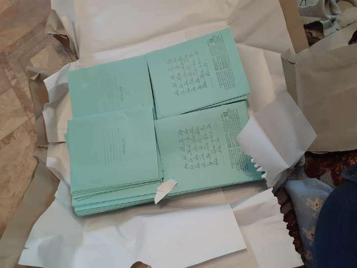 Фотография покупателя товара Тетрадь 12 листов в линейку "Зелёная обложка", офсет №1, 58-63 г/м2, белизна 90% - Фото 1