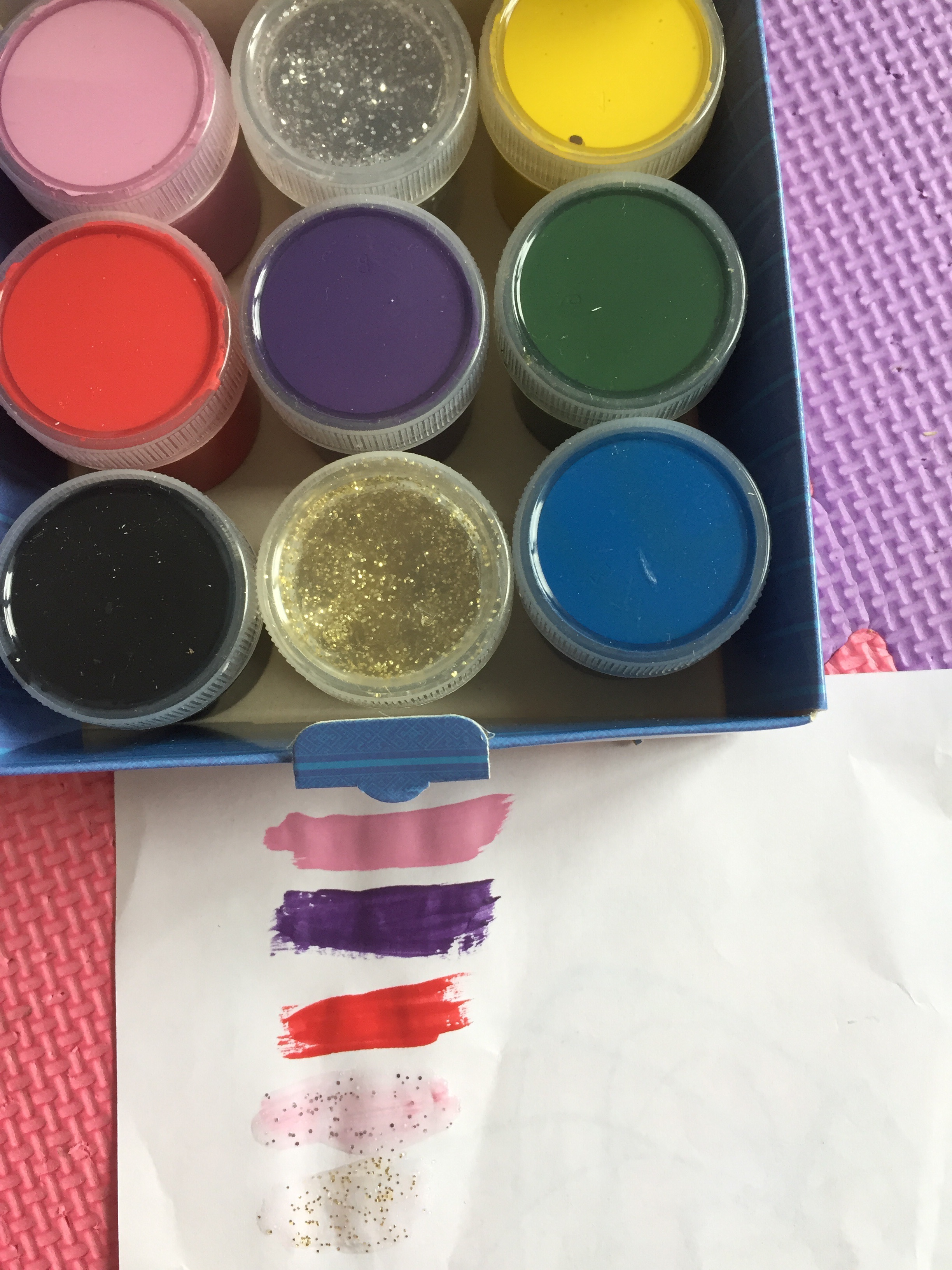 Фотография покупателя товара Гуашь 7 цветов + 2 цвета с блёстками (золото, серебро) по 20 мл, «Маша и Медведь», карамельная - Фото 1
