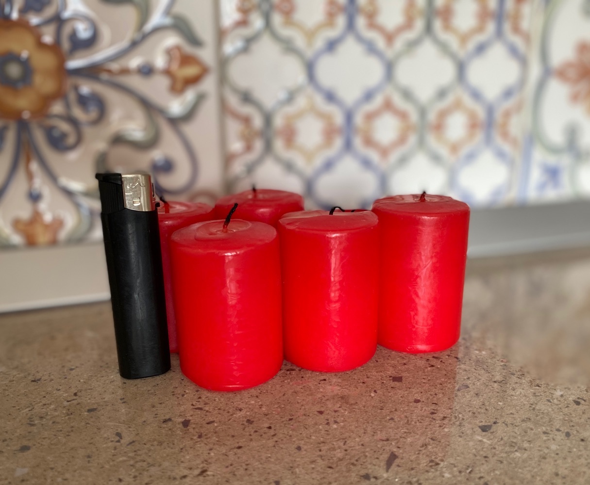 Фотография покупателя товара Свеча - цилиндр, 4х6 см, 9 ч, красный