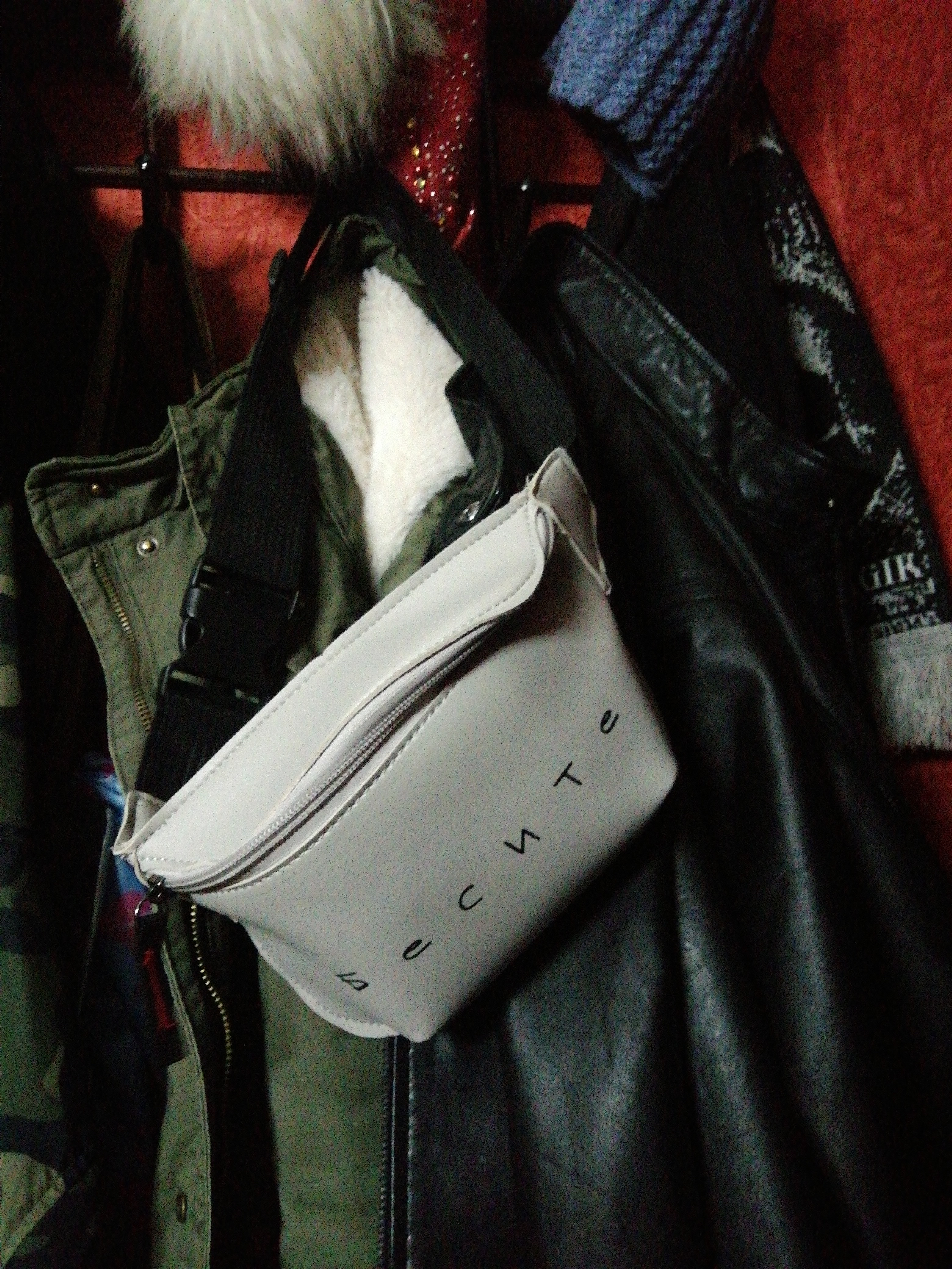 Фотография покупателя товара Сумка поясная, отдел на молнии, цвет серый - Фото 2