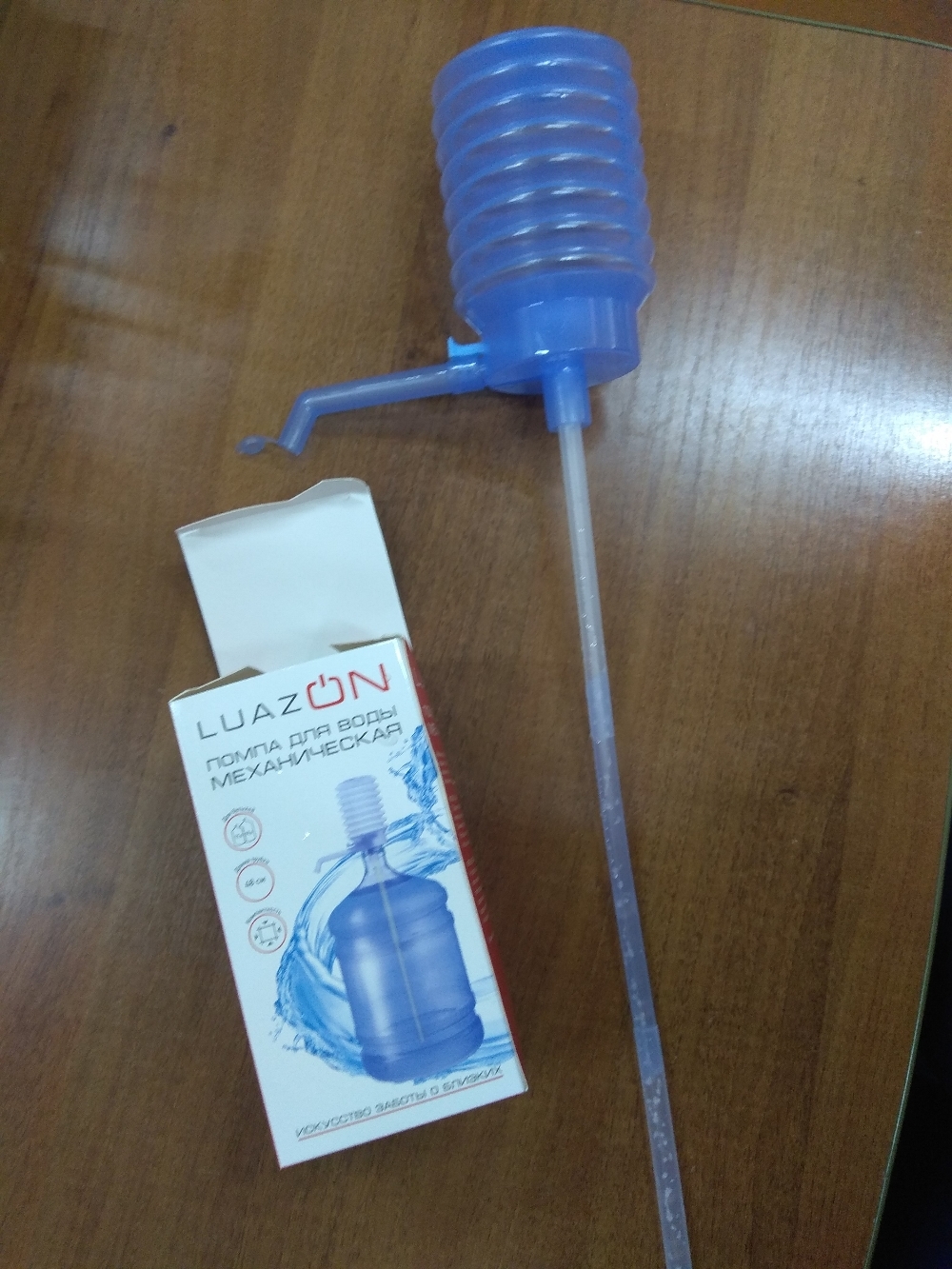Фотография покупателя товара Помпа для воды Luazon, механическая, прозрачная, под бутыль от 11 до 19 л, голубая - Фото 2