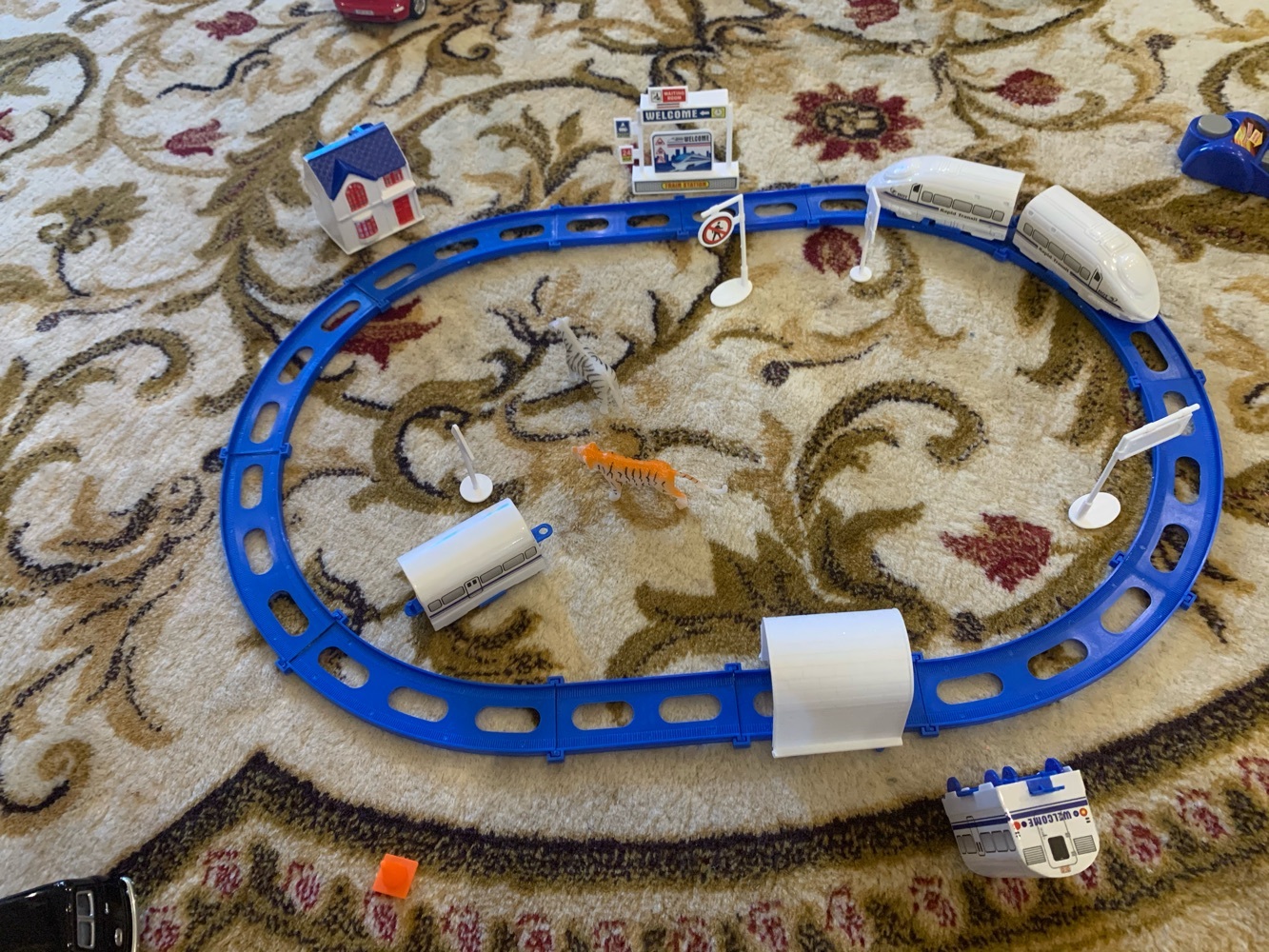 Фотография покупателя товара Железная дорога «Скоростной поезд», с 3 вагонами, протяжённость пути 1,48 м - Фото 1