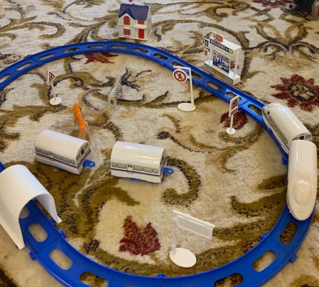 Фотография покупателя товара Железная дорога «Скоростной поезд», с 3 вагонами, протяжённость пути 1,48 м - Фото 3