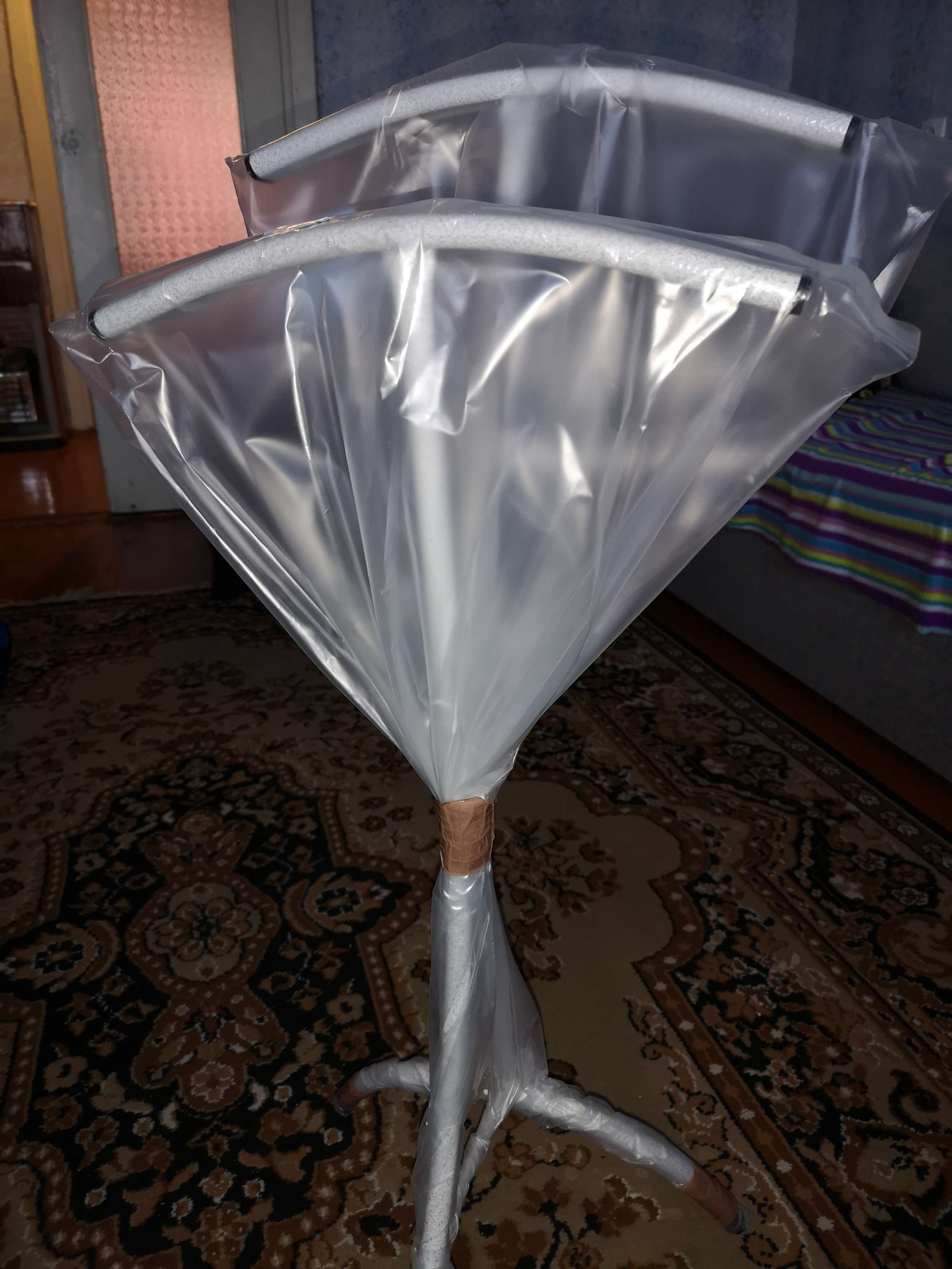 Фотография покупателя товара Вешалка костюмная «Слуга», 35×28×81,5 см, малая, цвет белое серебро - Фото 3